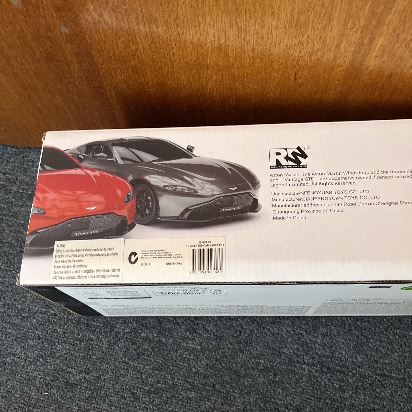 *New* Aston Martin Vantage Radio Control Car 1:18