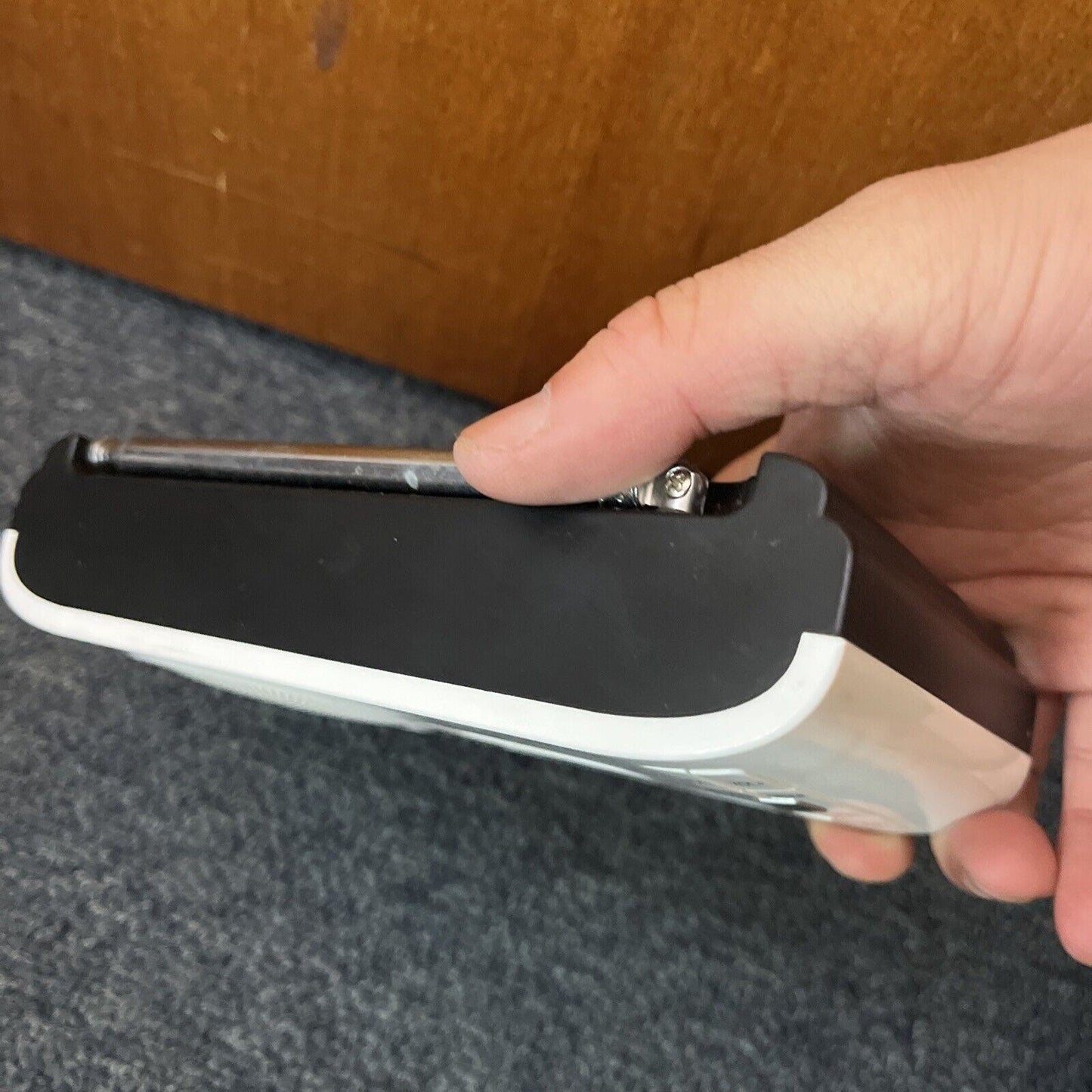 Akai ADAB100 DAB+ Digital Radio *working but LCD broken & missing battery cover*