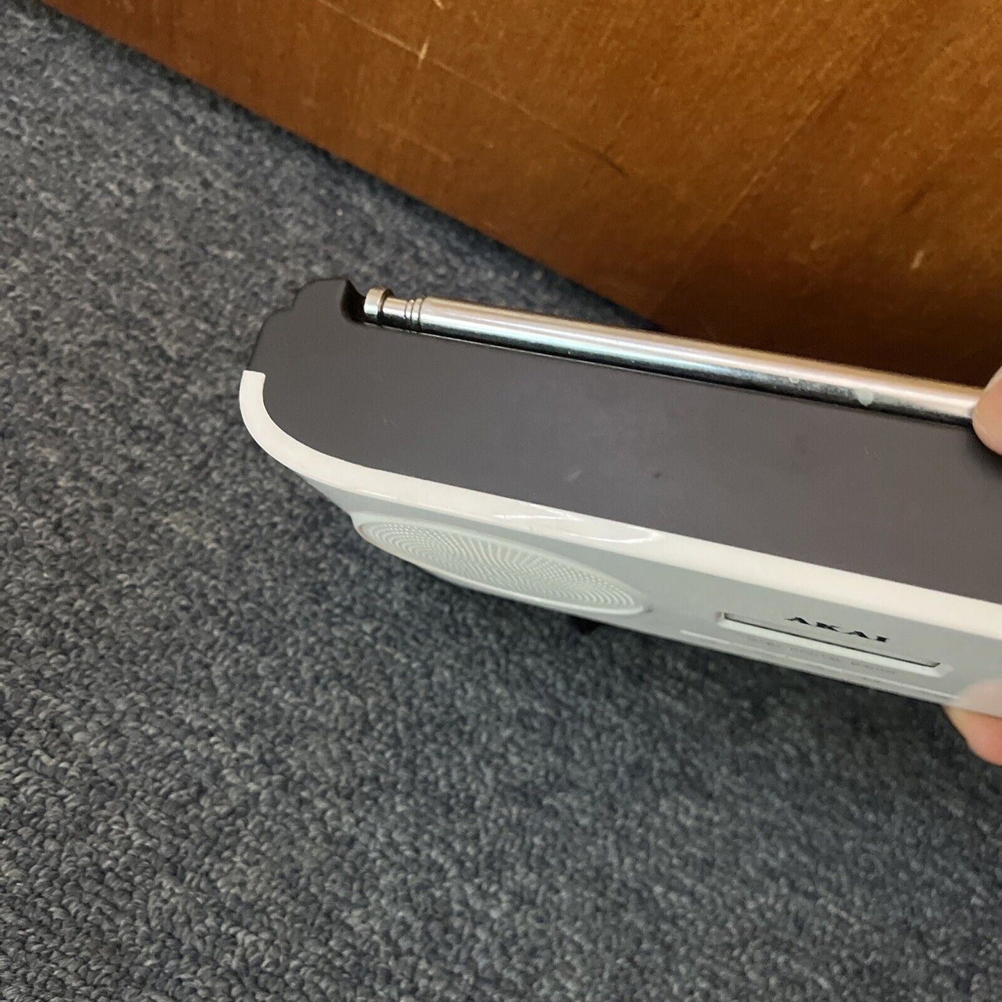 Akai ADAB100 DAB+ Digital Radio *working but LCD broken & missing battery cover*