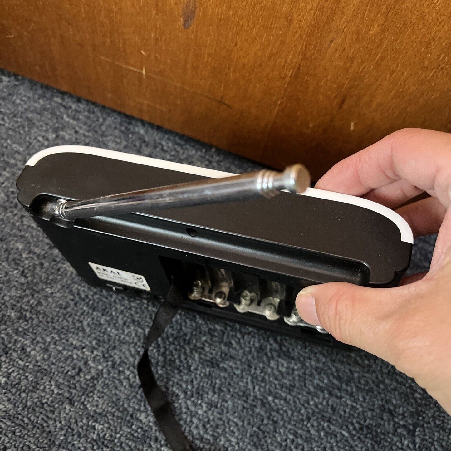 Akai ADAB100 DAB+ Digital Radio *working but LCD broken & missing battery cover*