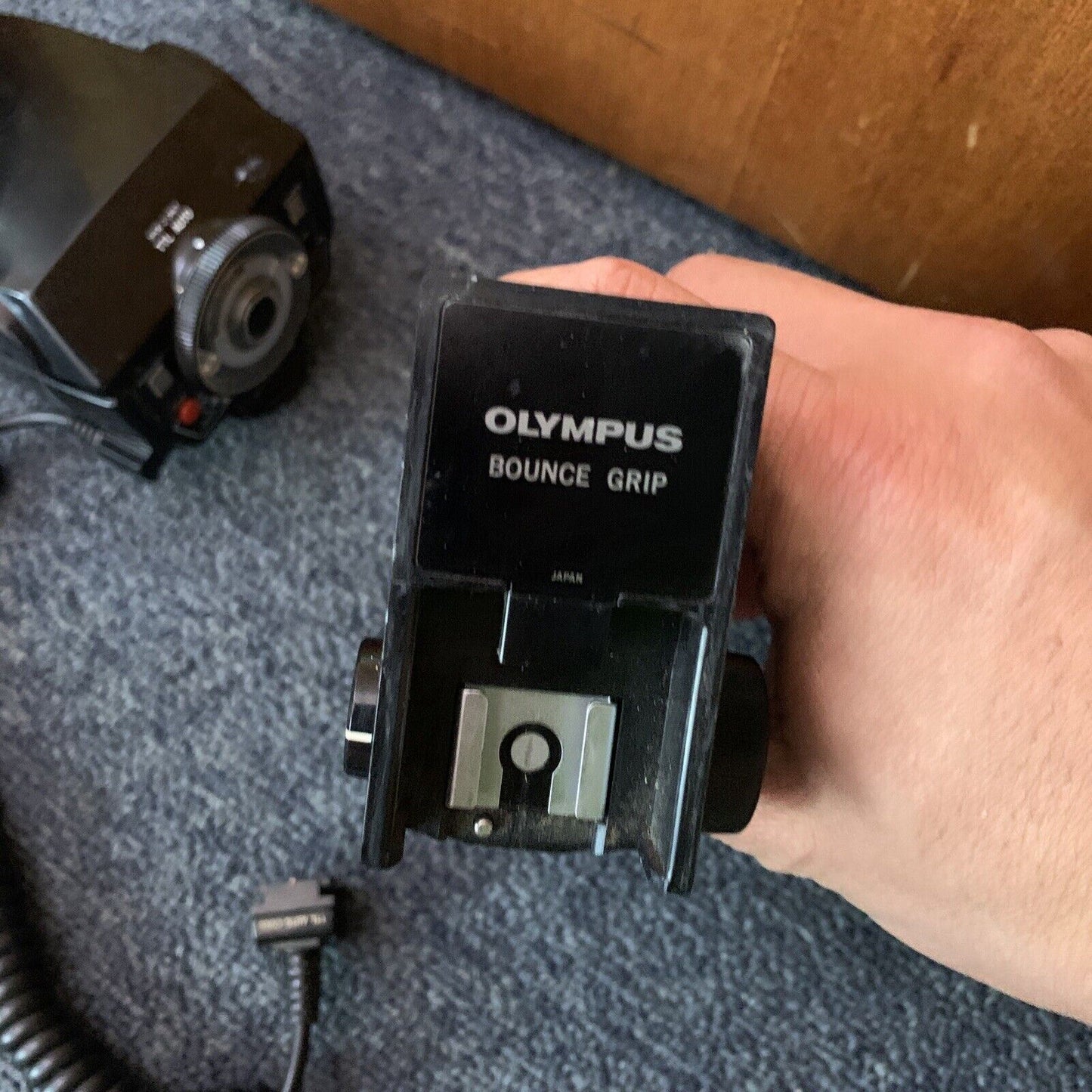 Vintage Olympus Quick Auto 310 Camera Flash with Olympus Bounce Grip
