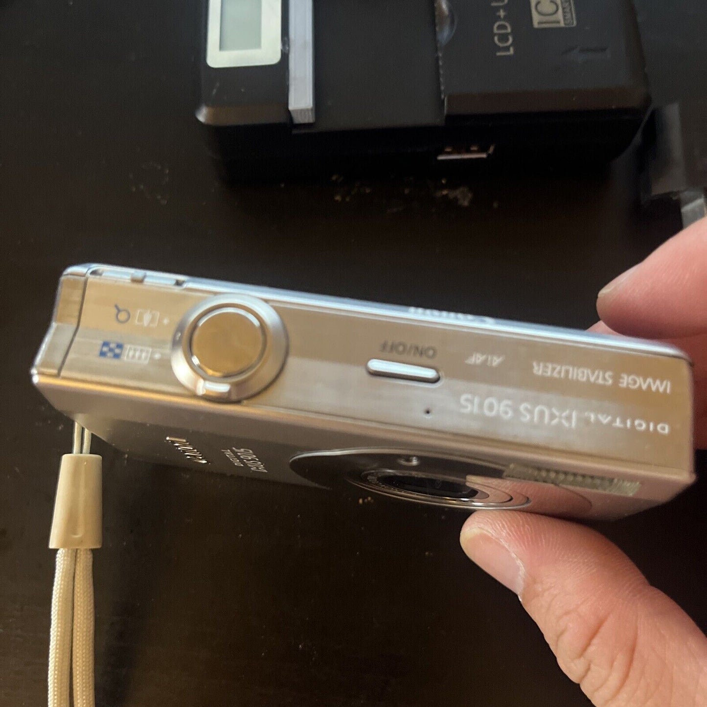 Canon IXUS 90 IS Digital Camera 10MP