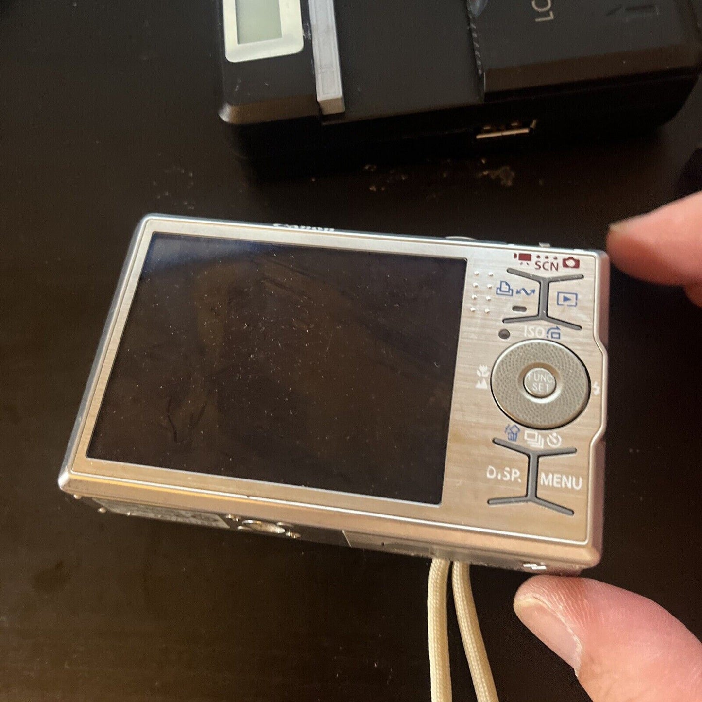 Canon IXUS 90 IS Digital Camera 10MP