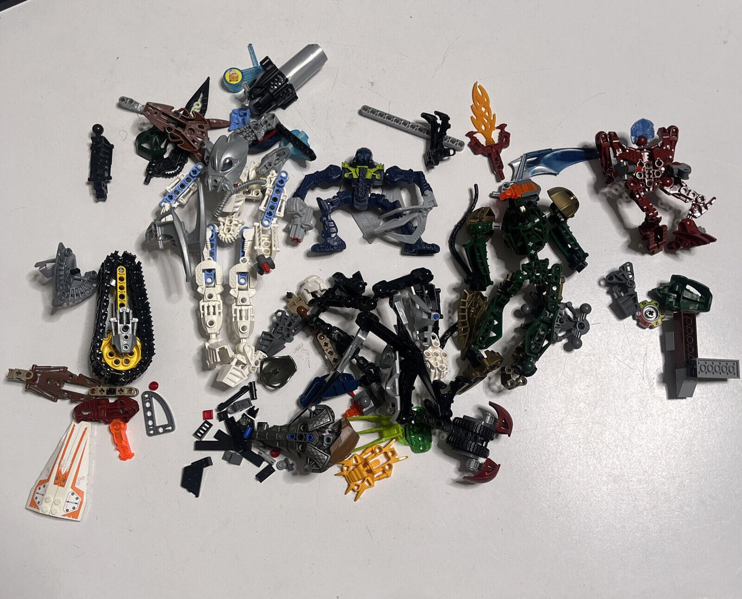 Lego Bionicle 595grams Assorted Characters Weapons and Pieces