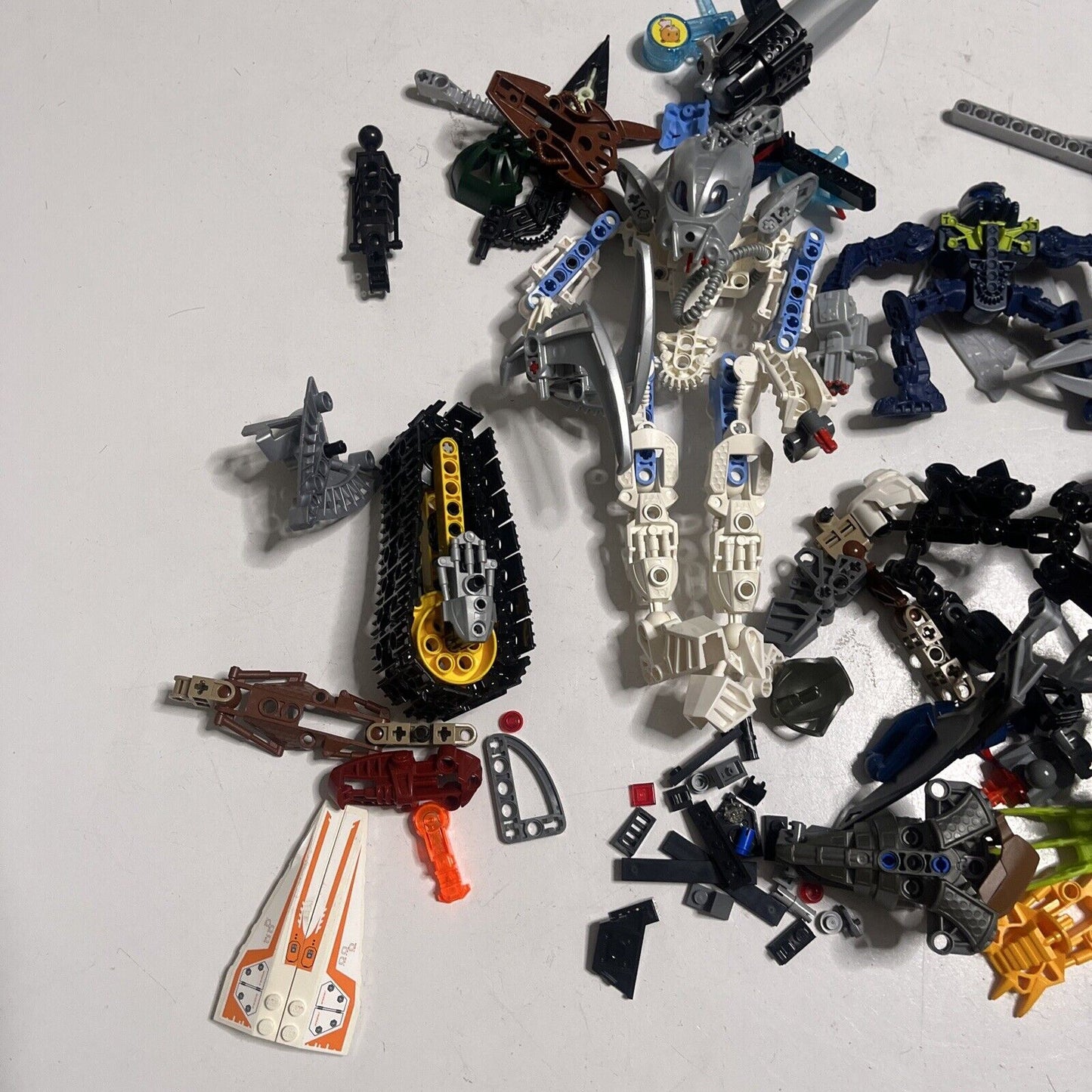 Lego Bionicle 595grams Assorted Characters Weapons and Pieces