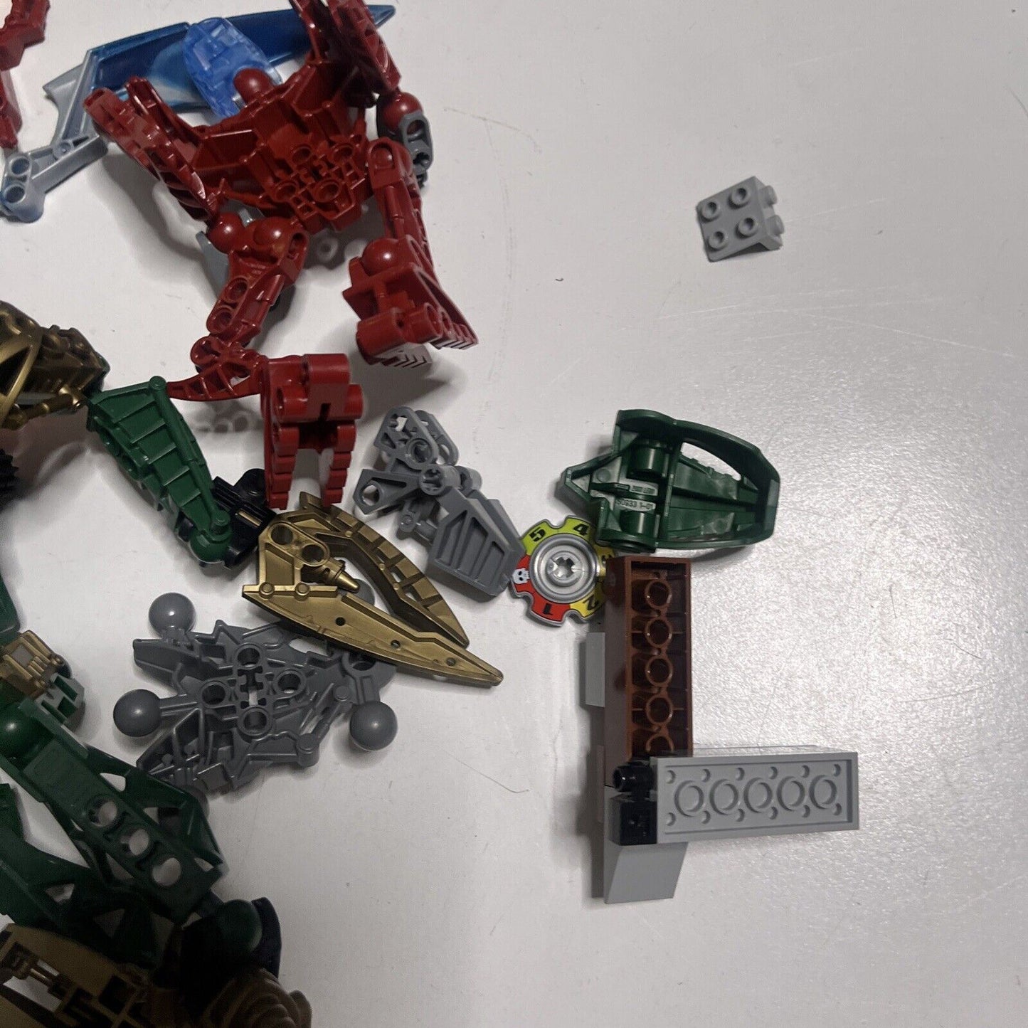 Lego Bionicle 595grams Assorted Characters Weapons and Pieces