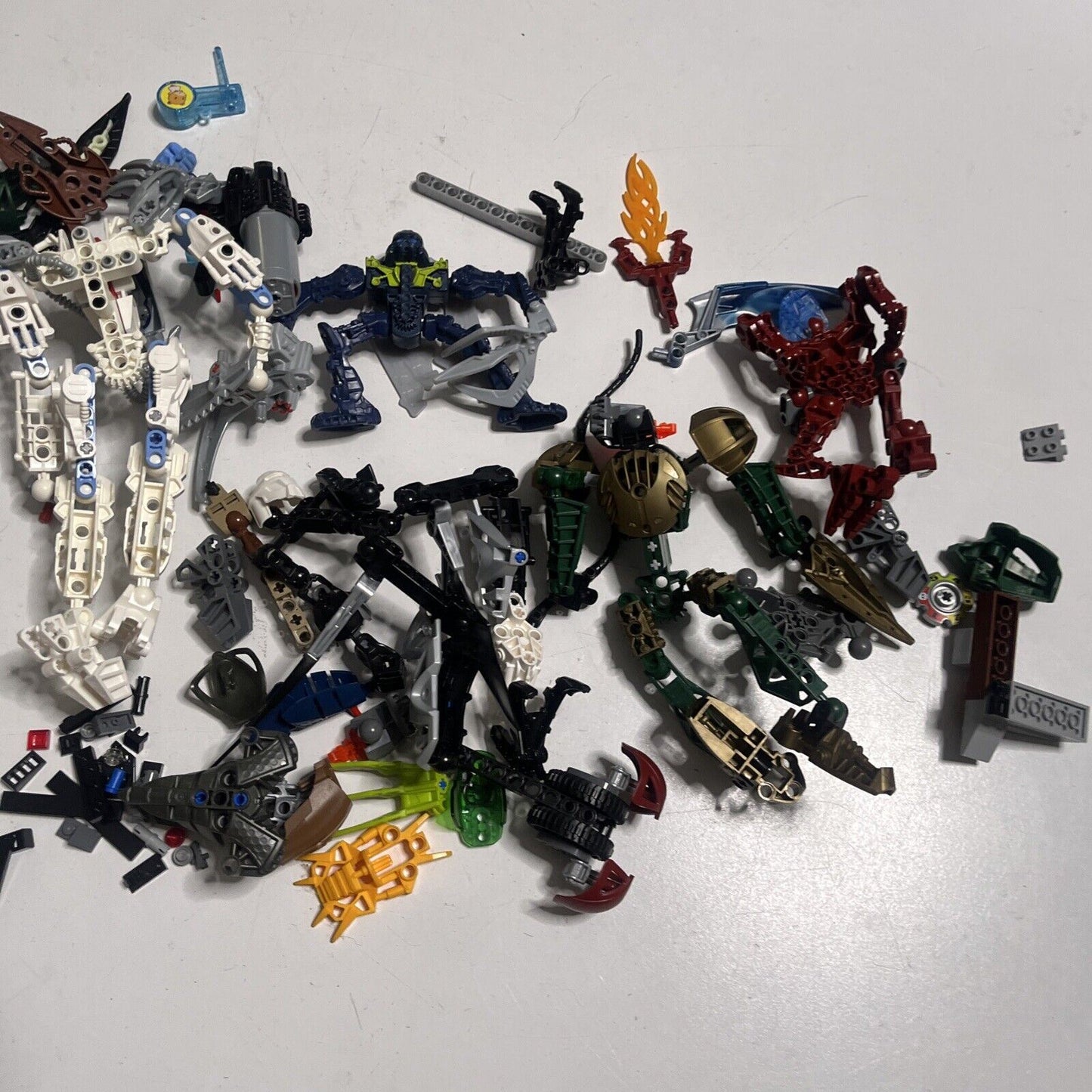 Lego Bionicle 595grams Assorted Characters Weapons and Pieces