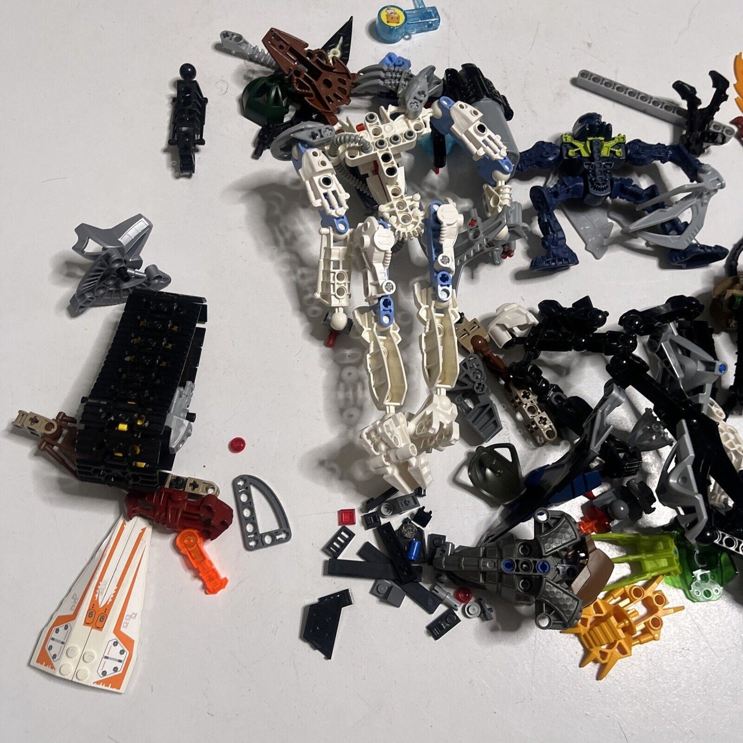 Lego Bionicle 595grams Assorted Characters Weapons and Pieces