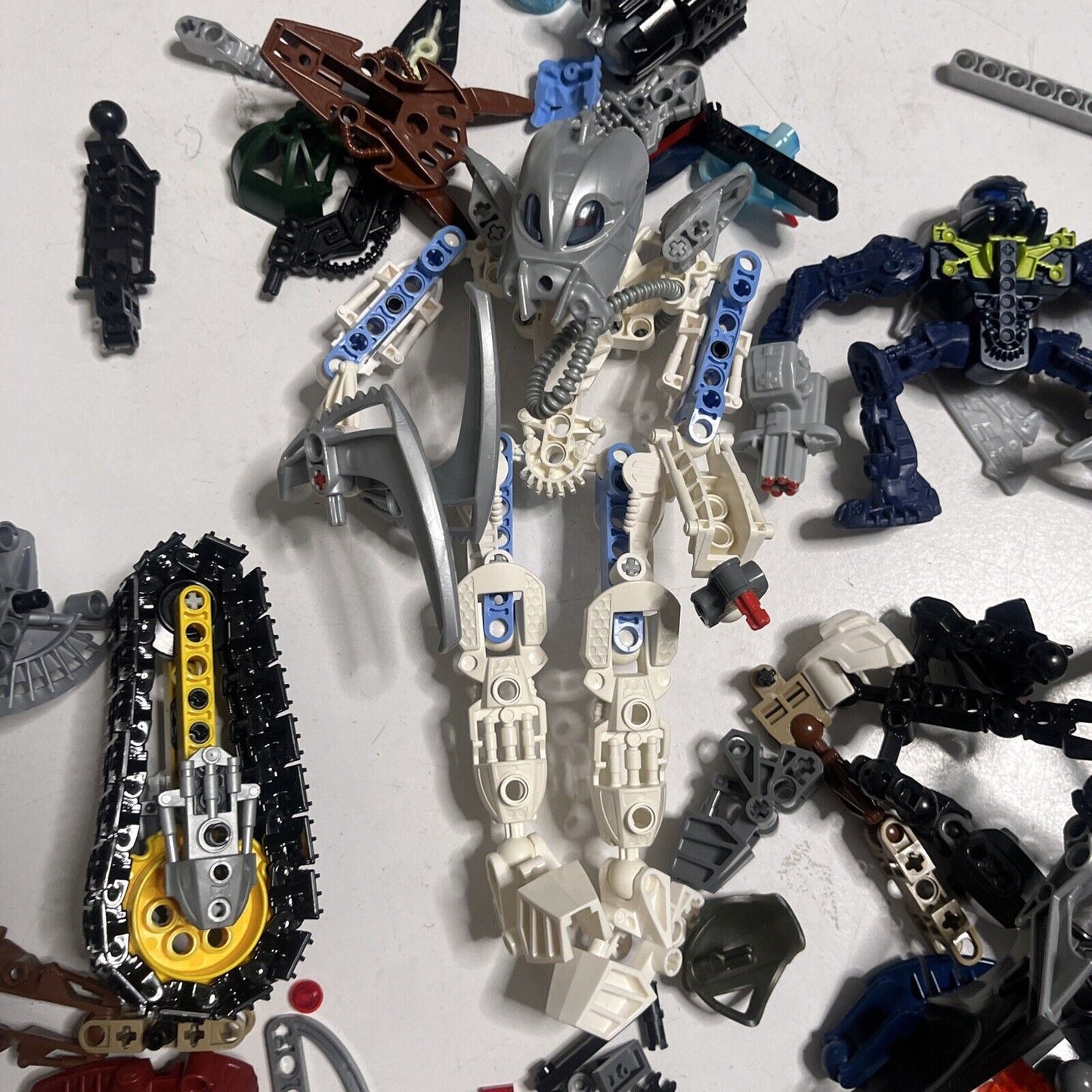 Lego Bionicle 595grams Assorted Characters Weapons and Pieces