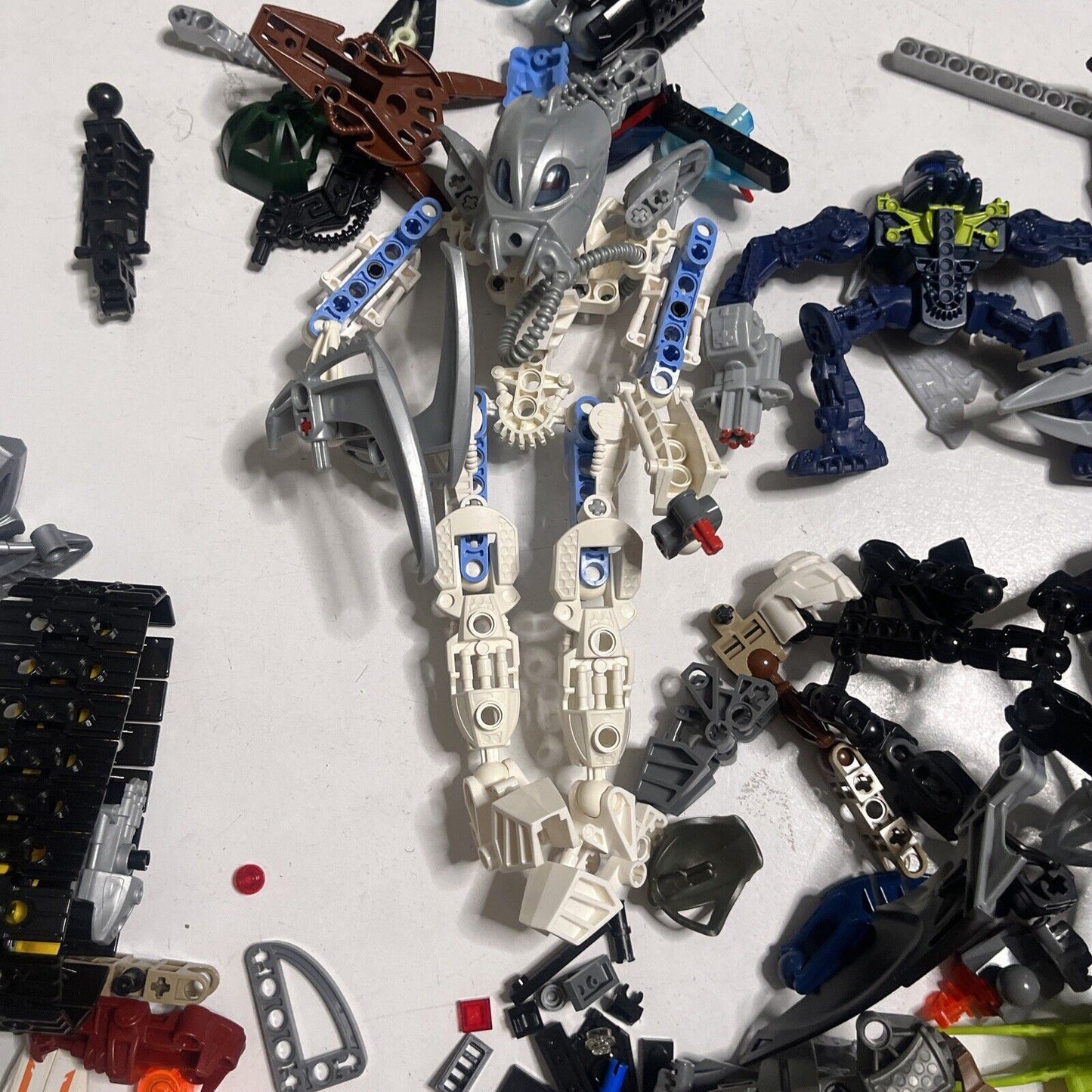 Lego Bionicle 595grams Assorted Characters Weapons and Pieces