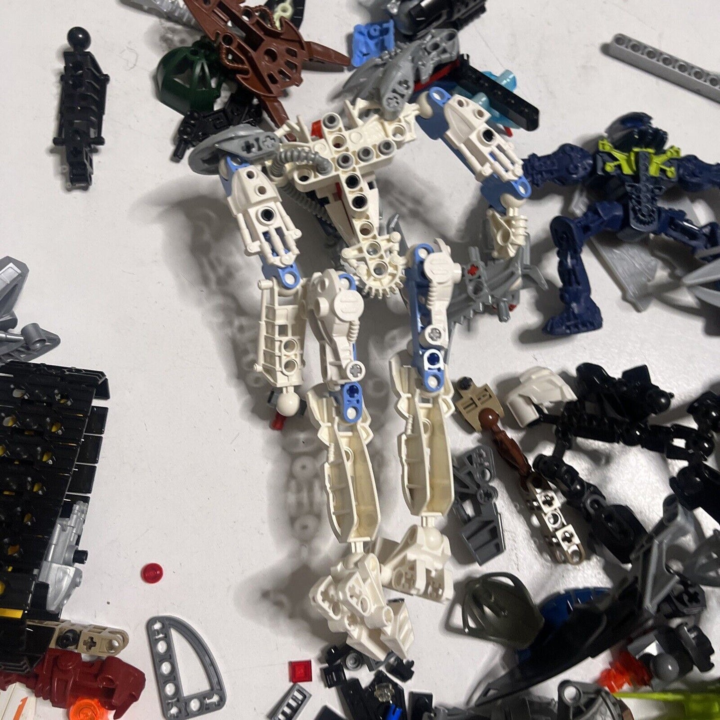 Lego Bionicle 595grams Assorted Characters Weapons and Pieces