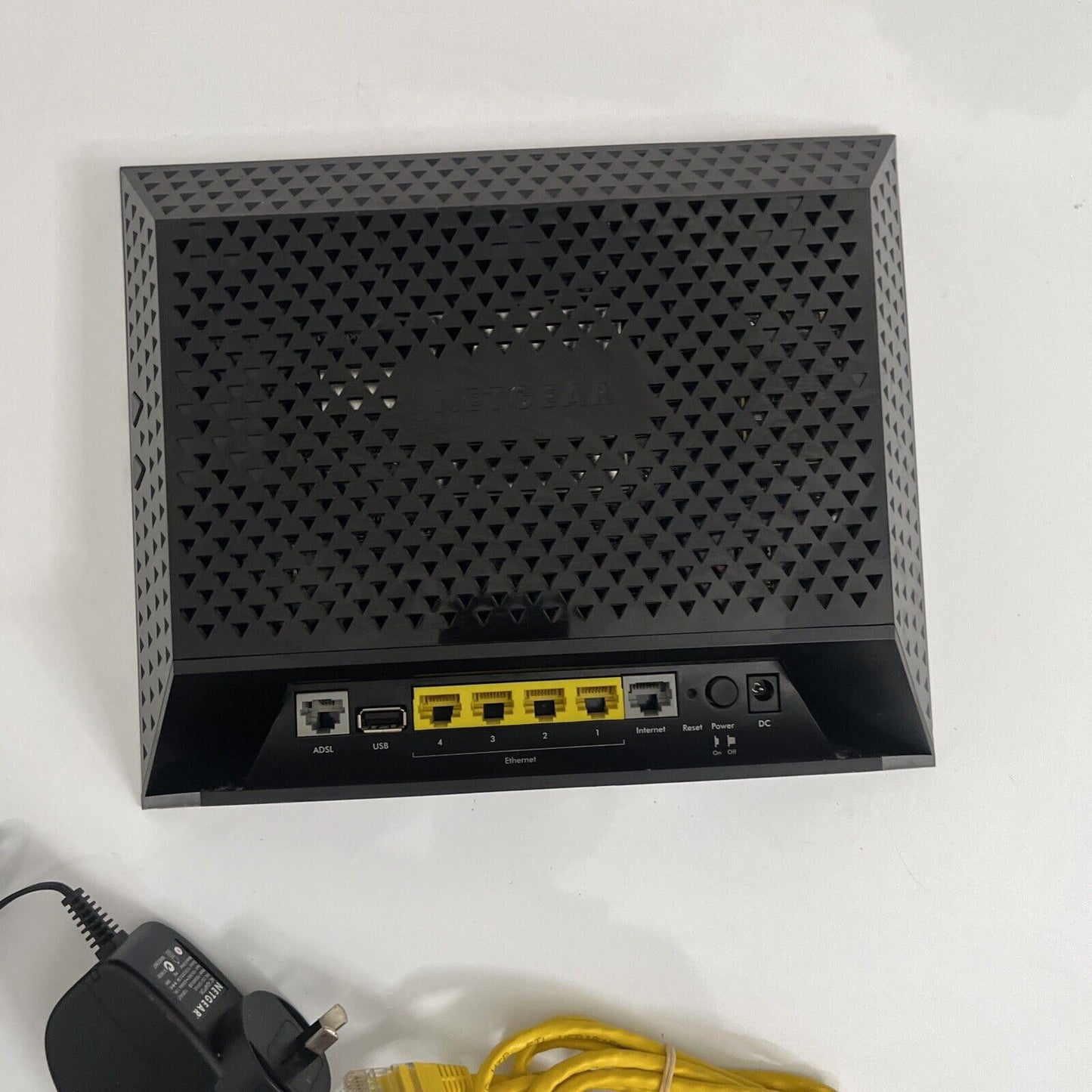 NETGEAR D6200 - ADSL Wifi AC1200 Modem Router - w/ Power, DSL & Ethernet Cables