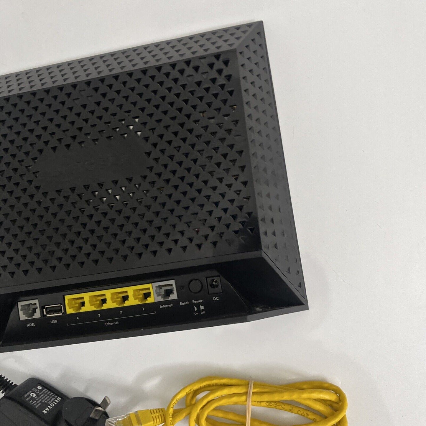 NETGEAR D6200 - ADSL Wifi AC1200 Modem Router - w/ Power, DSL & Ethernet Cables