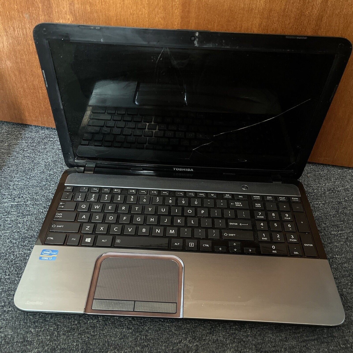 Toshiba Satellite L850 Laptop 4gb RAM 1TB HDD *Not Working Cracked Screen*