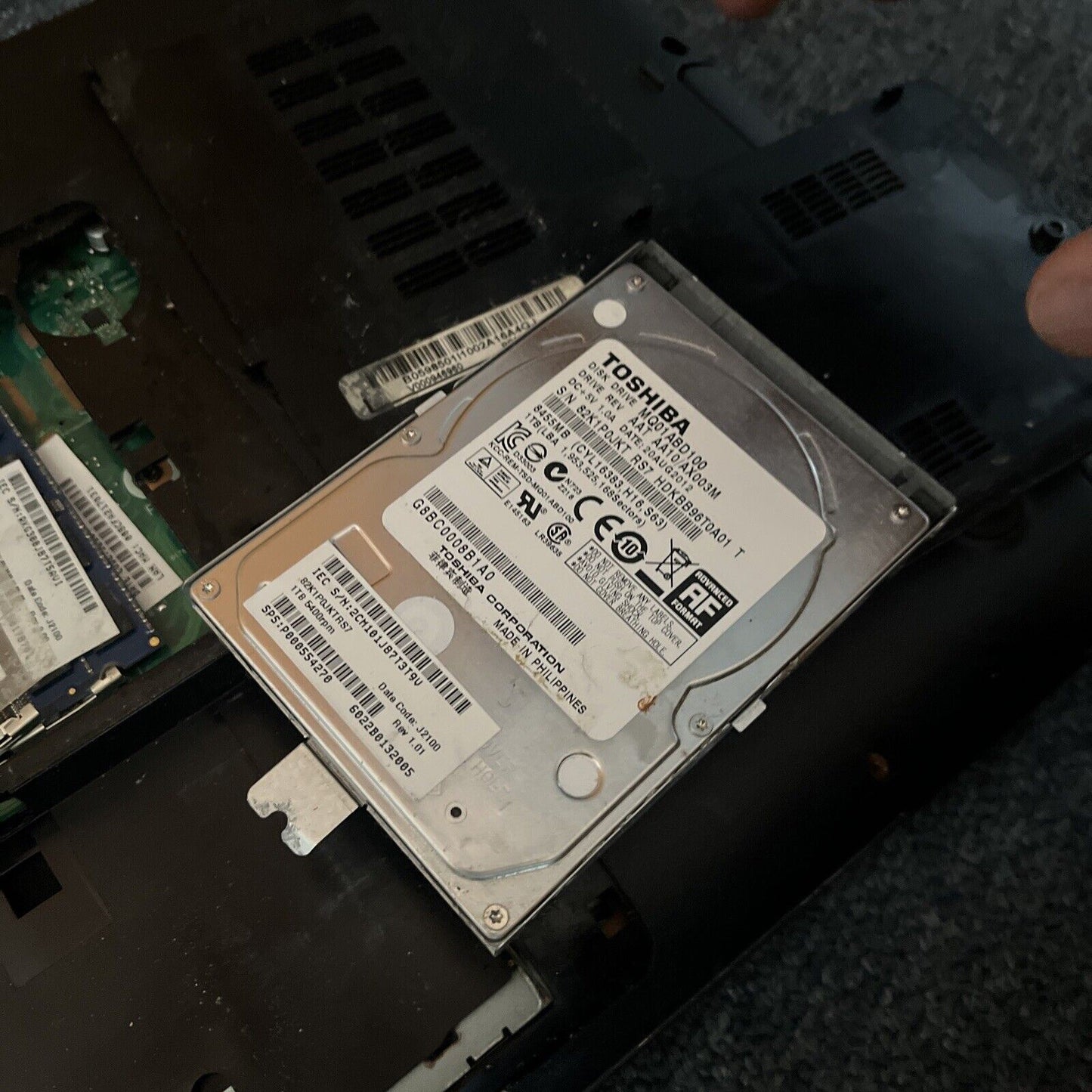 Toshiba Satellite L850 Laptop 4gb RAM 1TB HDD *Not Working Cracked Screen*