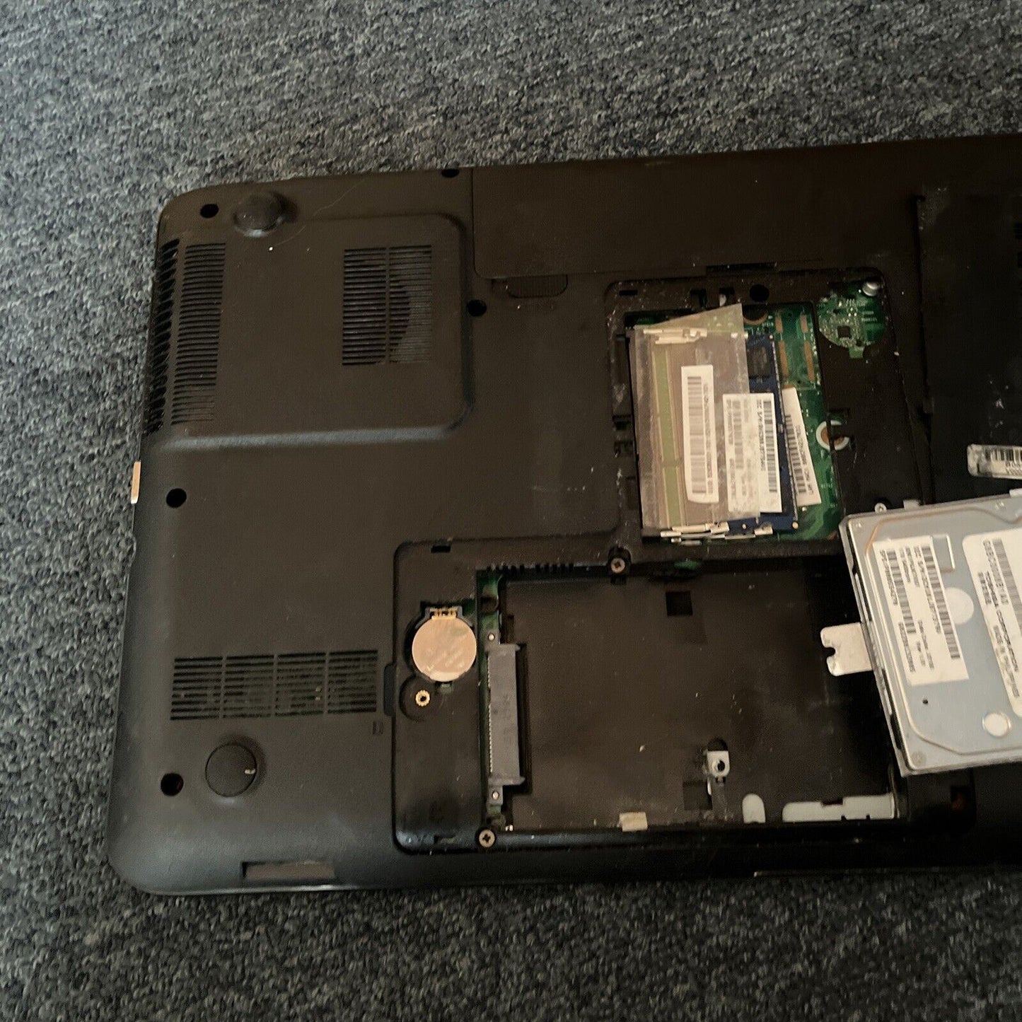 Toshiba Satellite L850 Laptop 4gb RAM 1TB HDD *Not Working Cracked Screen*