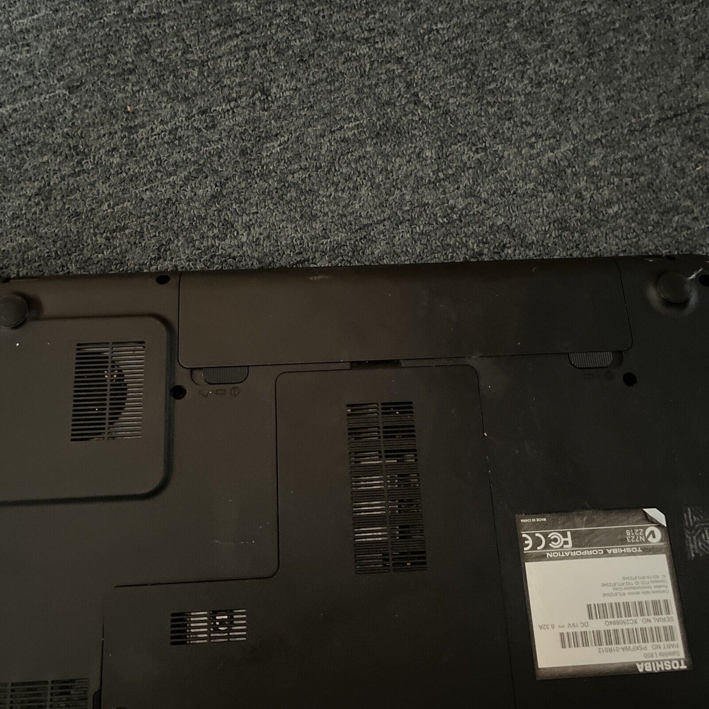 Toshiba Satellite L850 Laptop 4gb RAM 1TB HDD *Not Working Cracked Screen*