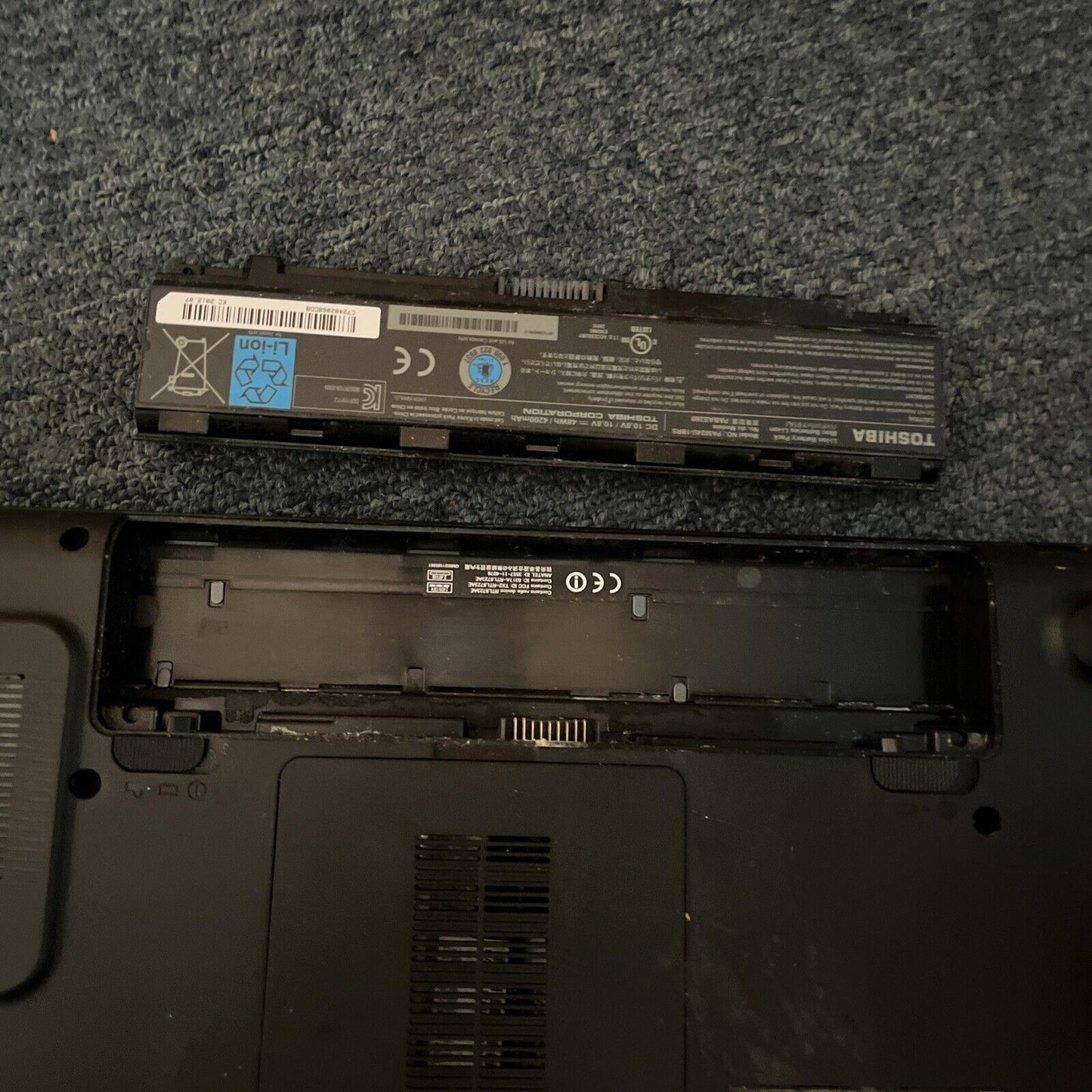 Toshiba Satellite L850 Laptop 4gb RAM 1TB HDD *Not Working Cracked Screen*