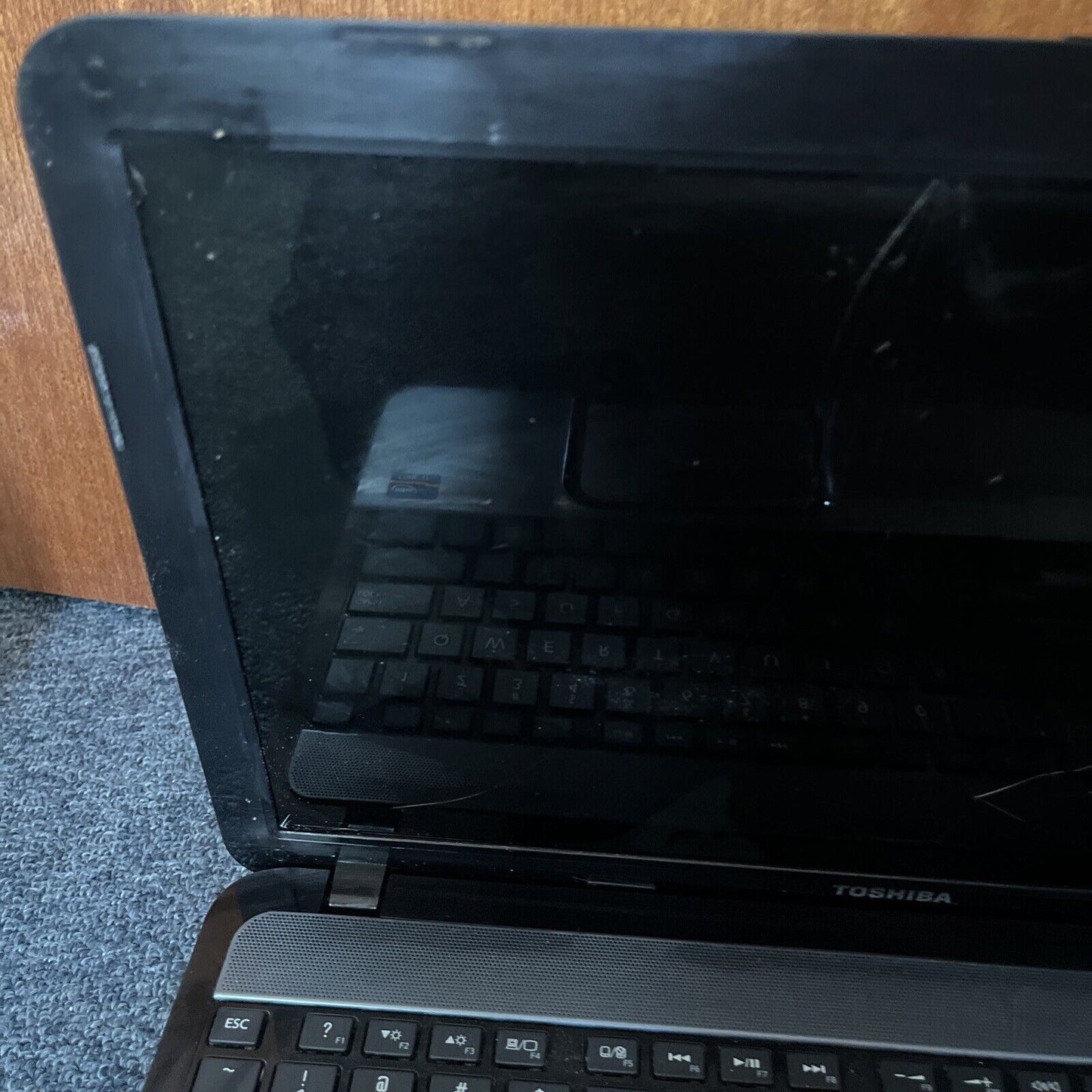 Toshiba Satellite L850 Laptop 4gb RAM 1TB HDD *Not Working Cracked Screen*