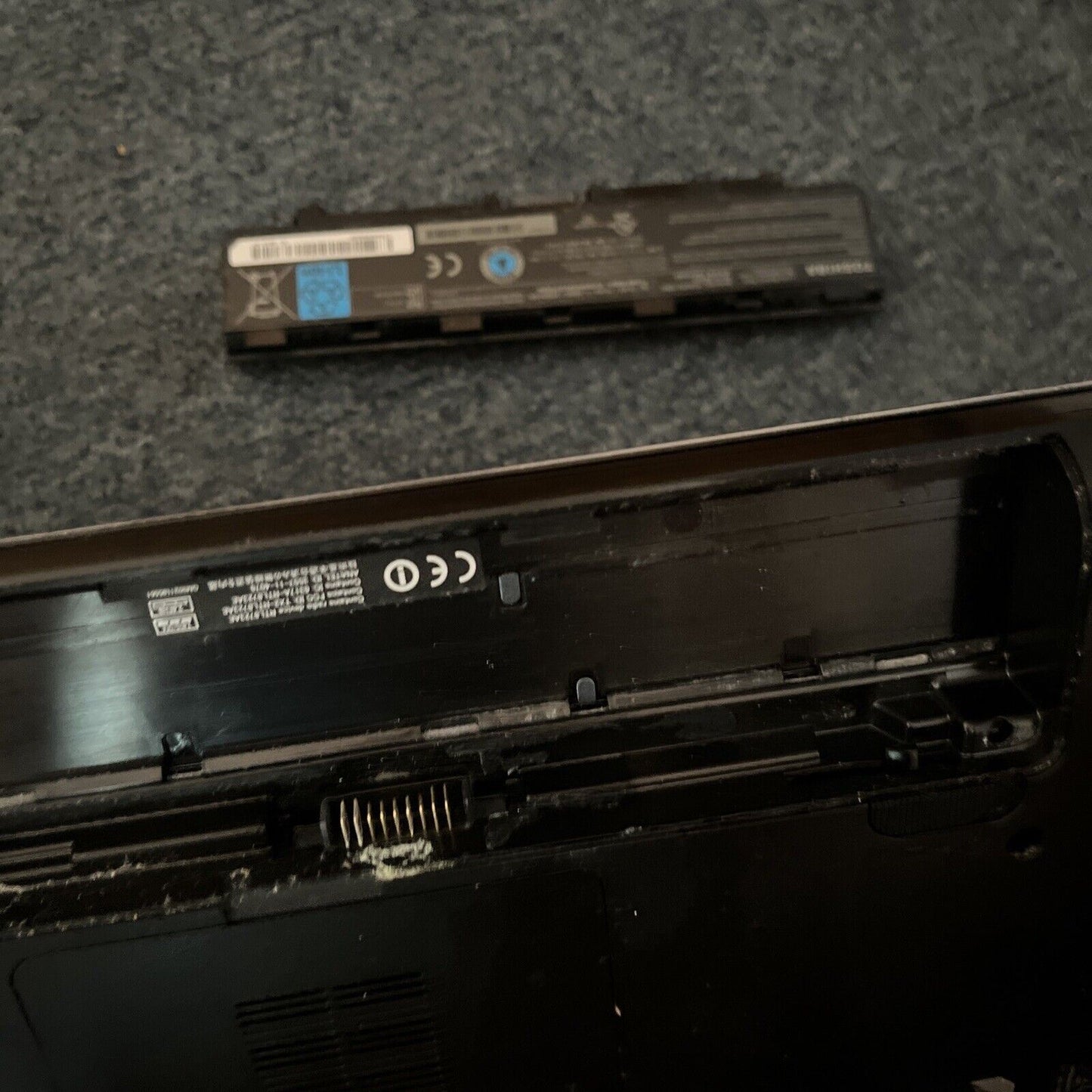 Toshiba Satellite L850 Laptop 4gb RAM 1TB HDD *Not Working Cracked Screen*