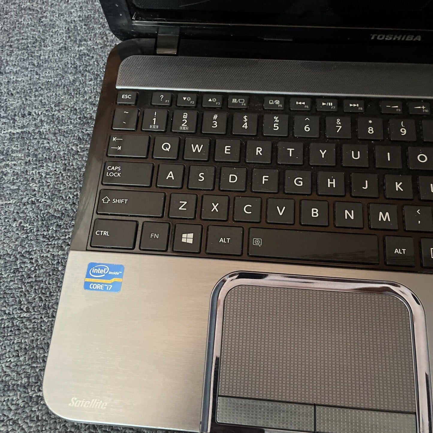 Toshiba Satellite L850 Laptop 4gb RAM 1TB HDD *Not Working Cracked Screen*