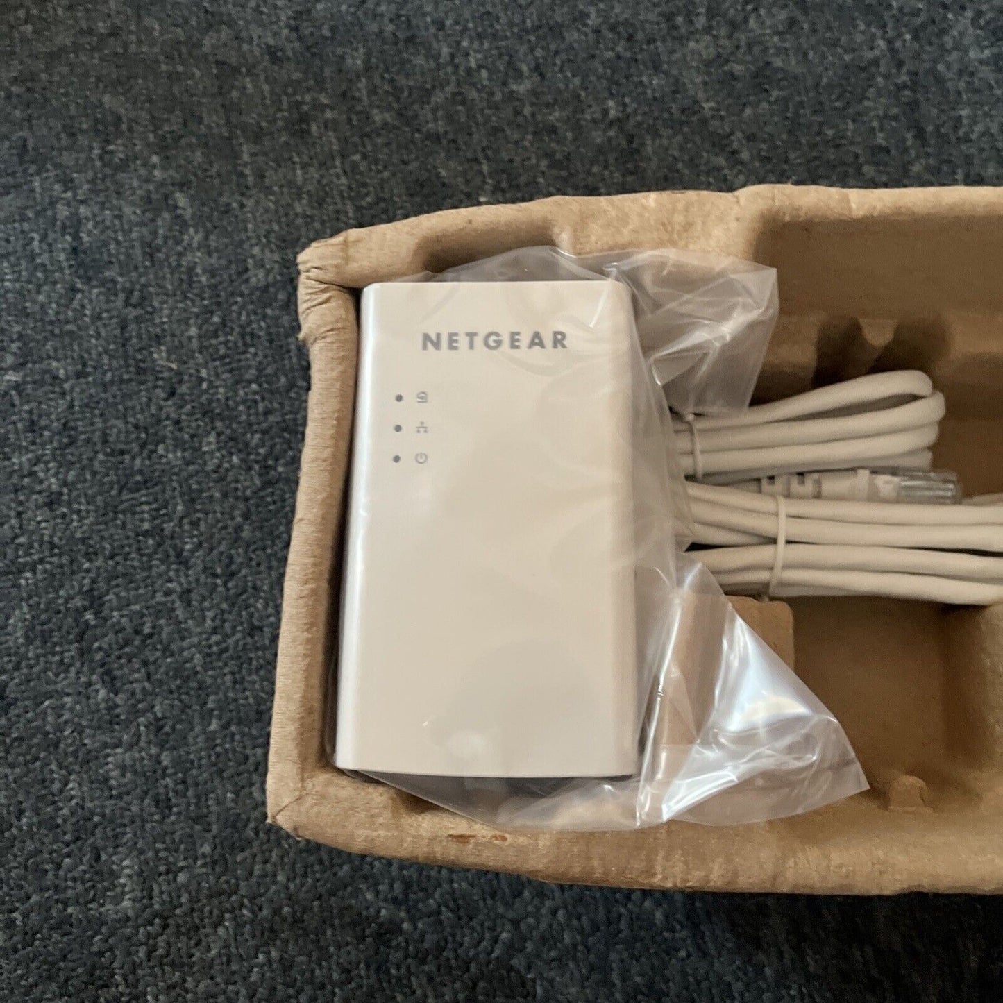 Netgear PLW1000 Gigabite Powerline Ethernet Adapter + AC WiFi Extender - White