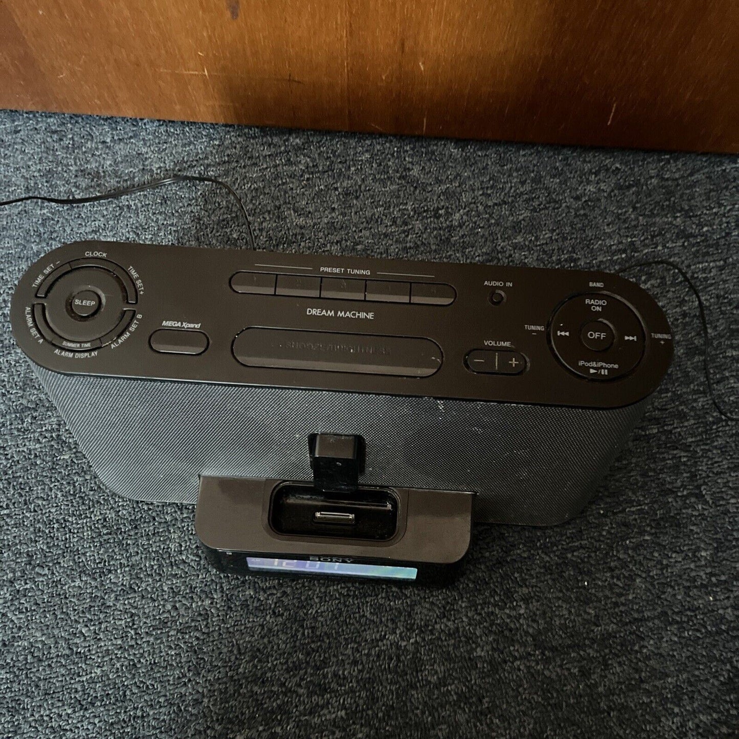 Sony Dream Machine Alarm Clock AM/FM Radio ICF-C1iPMK2 30-Pin iPod