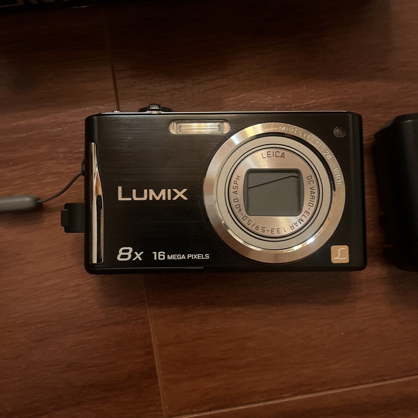 Panasonic Lumix DMC-FH25 Digital Camera 16.1MP with Box and software