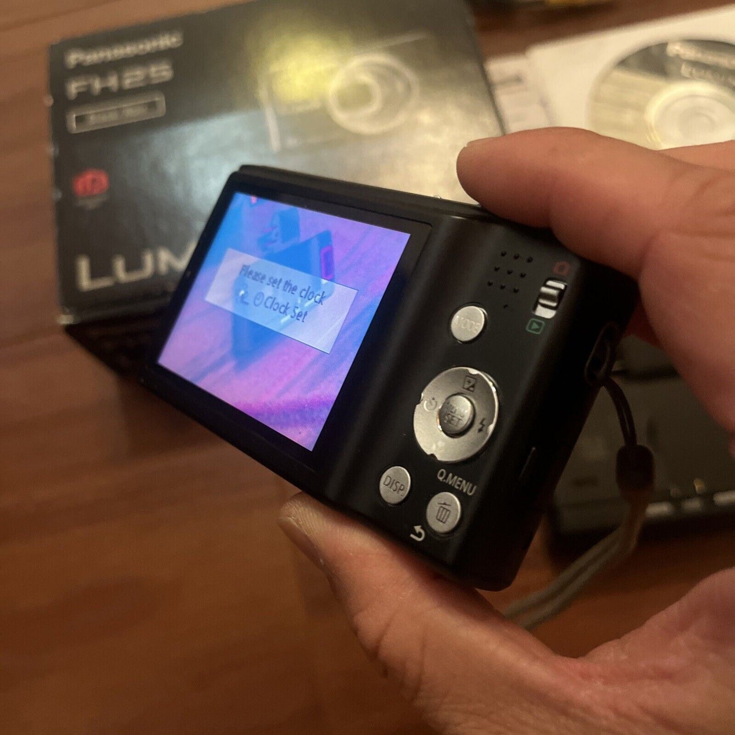 Panasonic Lumix DMC-FH25 Digital Camera 16.1MP with Box and software