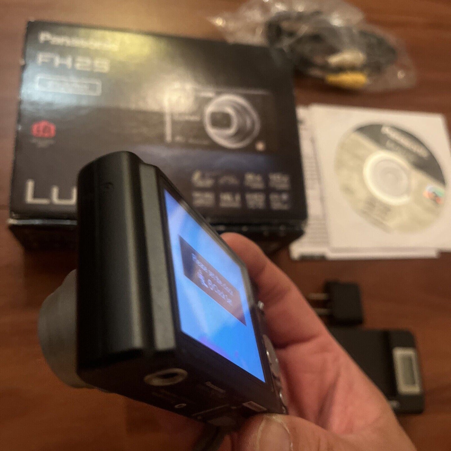 Panasonic Lumix DMC-FH25 Digital Camera 16.1MP with Box and software