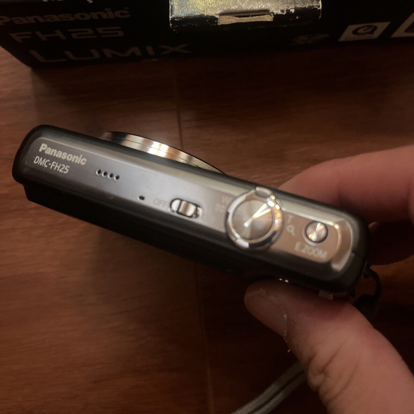 Panasonic Lumix DMC-FH25 Digital Camera 16.1MP with Box and software