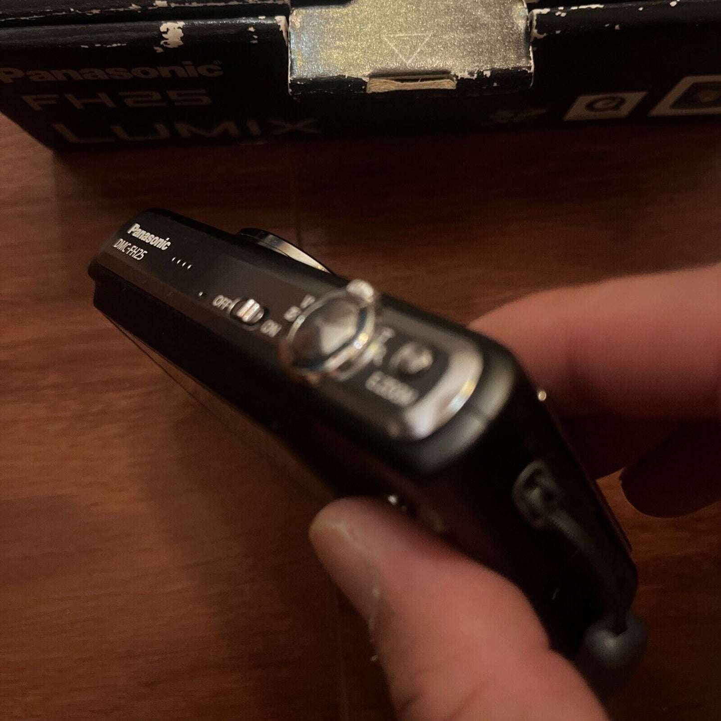 Panasonic Lumix DMC-FH25 Digital Camera 16.1MP with Box and software