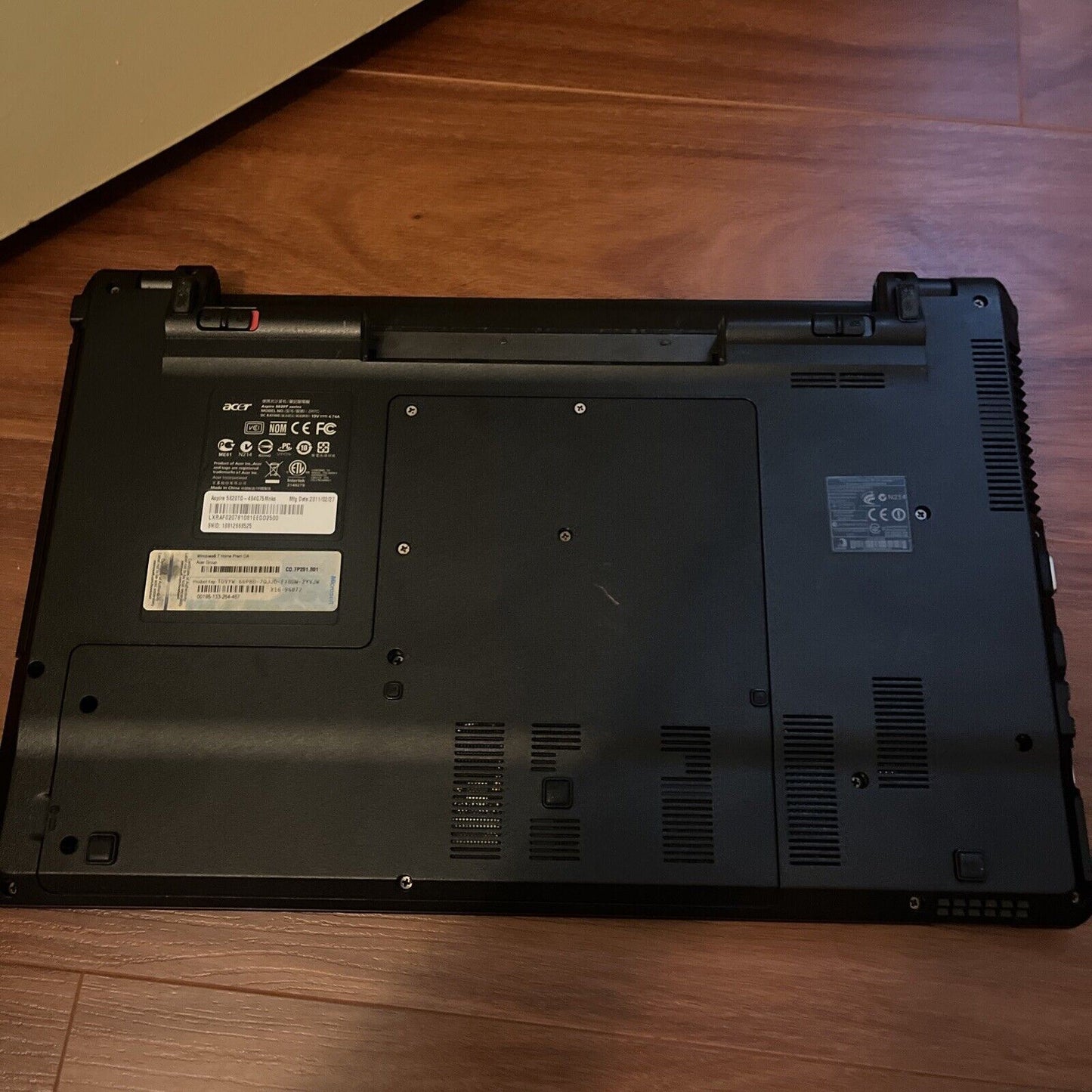 Acer Aspire 5820TG i5 15.6" 4Gb RAM 750gb HDD *for parts LCD damage no battery*