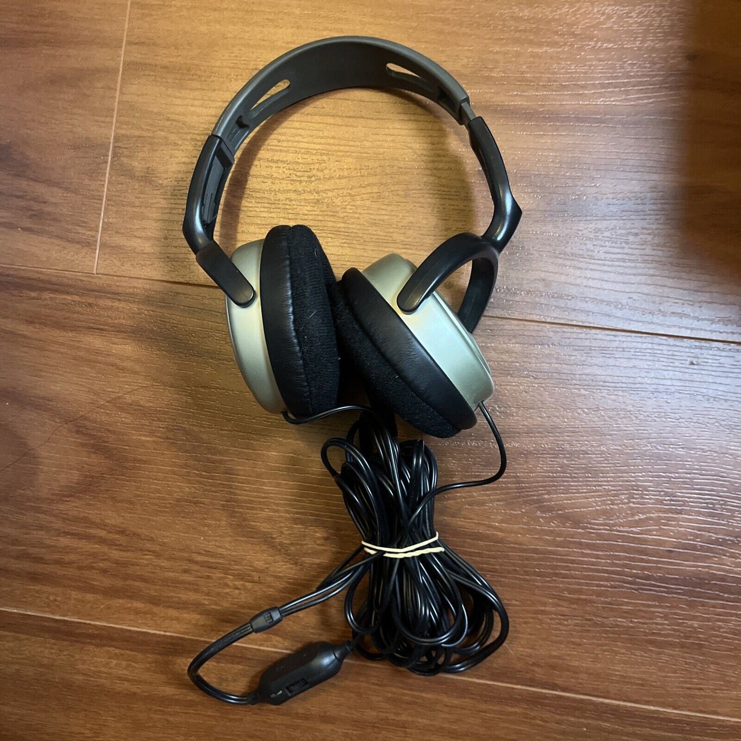 Philips SBC HP250 Over the Ear Headphones 3.5mm Jack Wired 3m Long cord