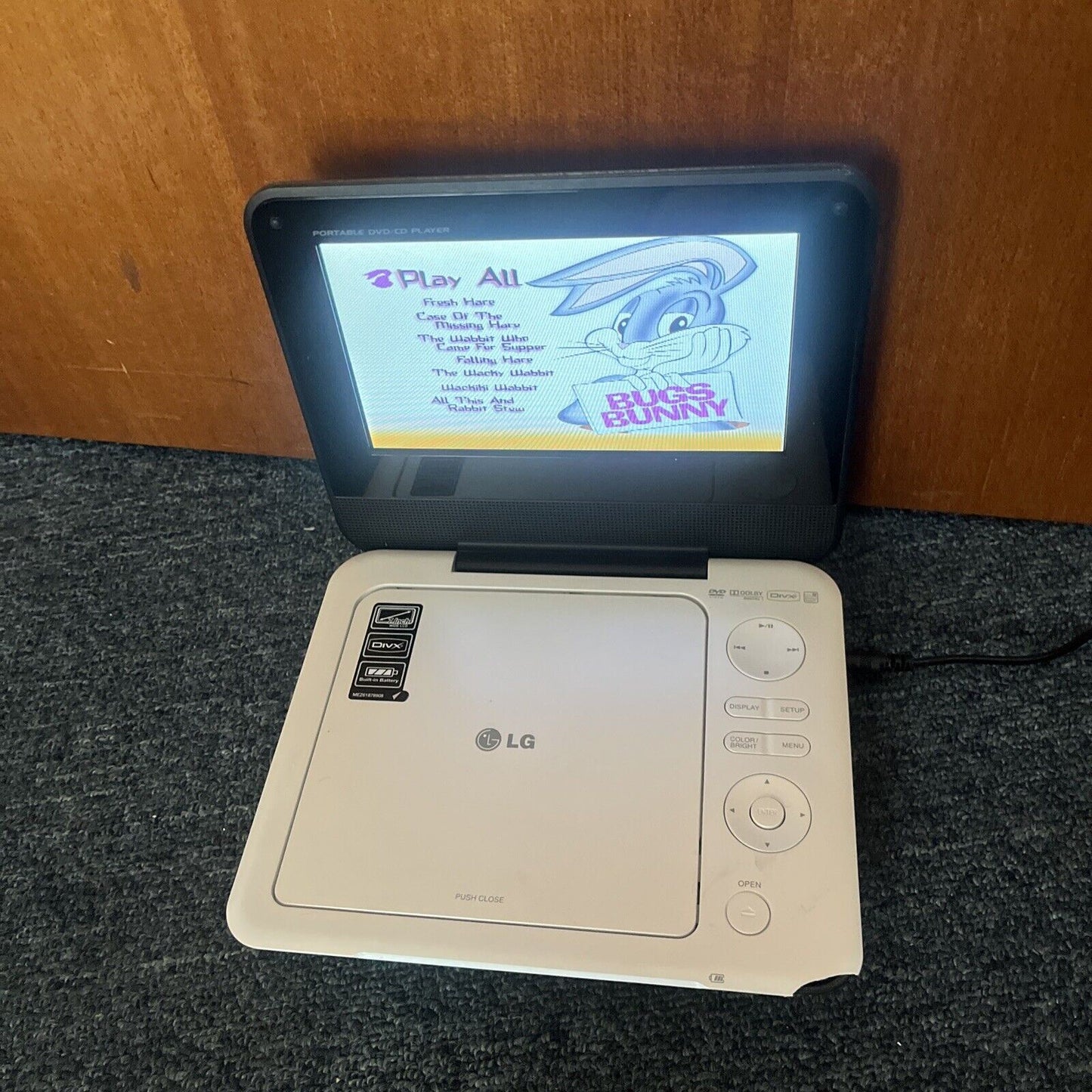 LG 7" Portable DVD Player DP450G Region 4