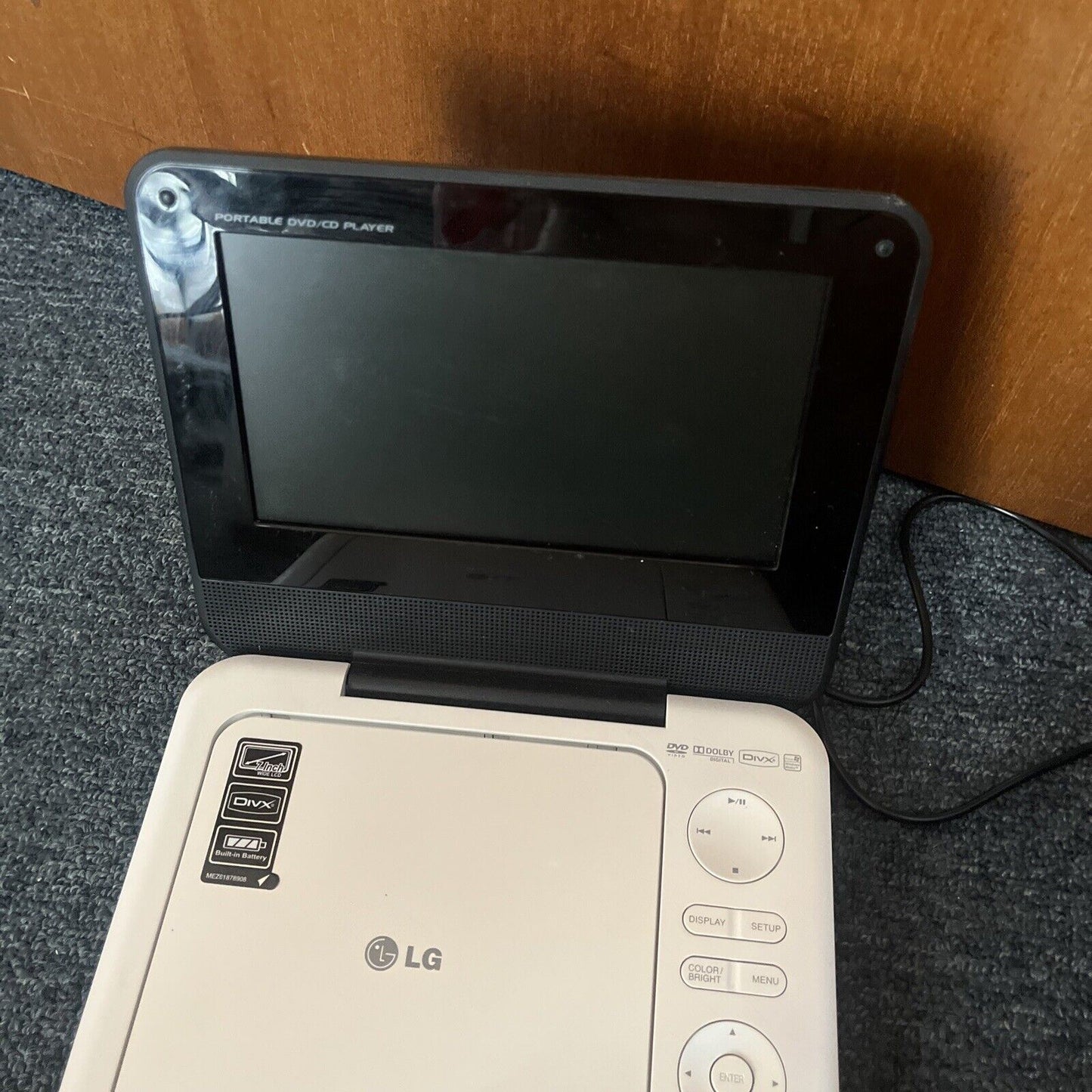 LG 7" Portable DVD Player DP450G Region 4