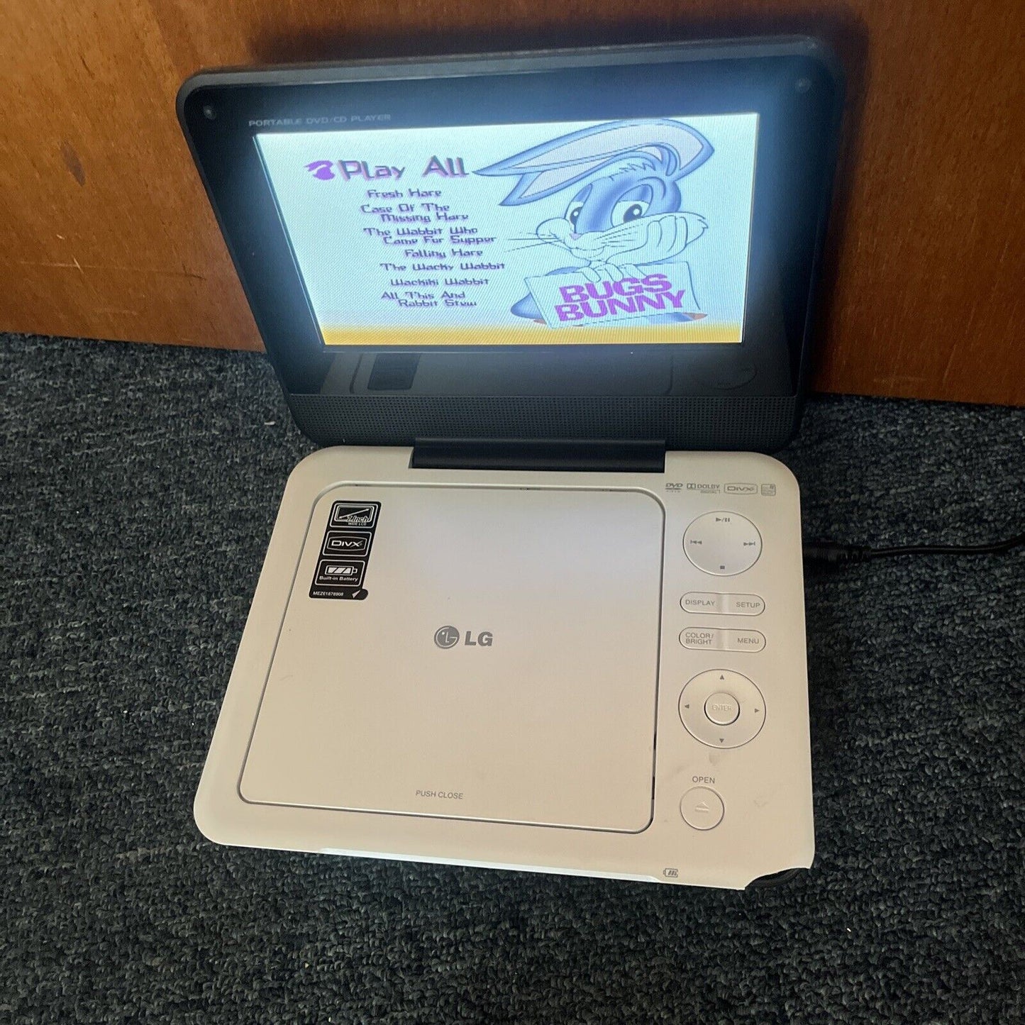 LG 7" Portable DVD Player DP450G Region 4