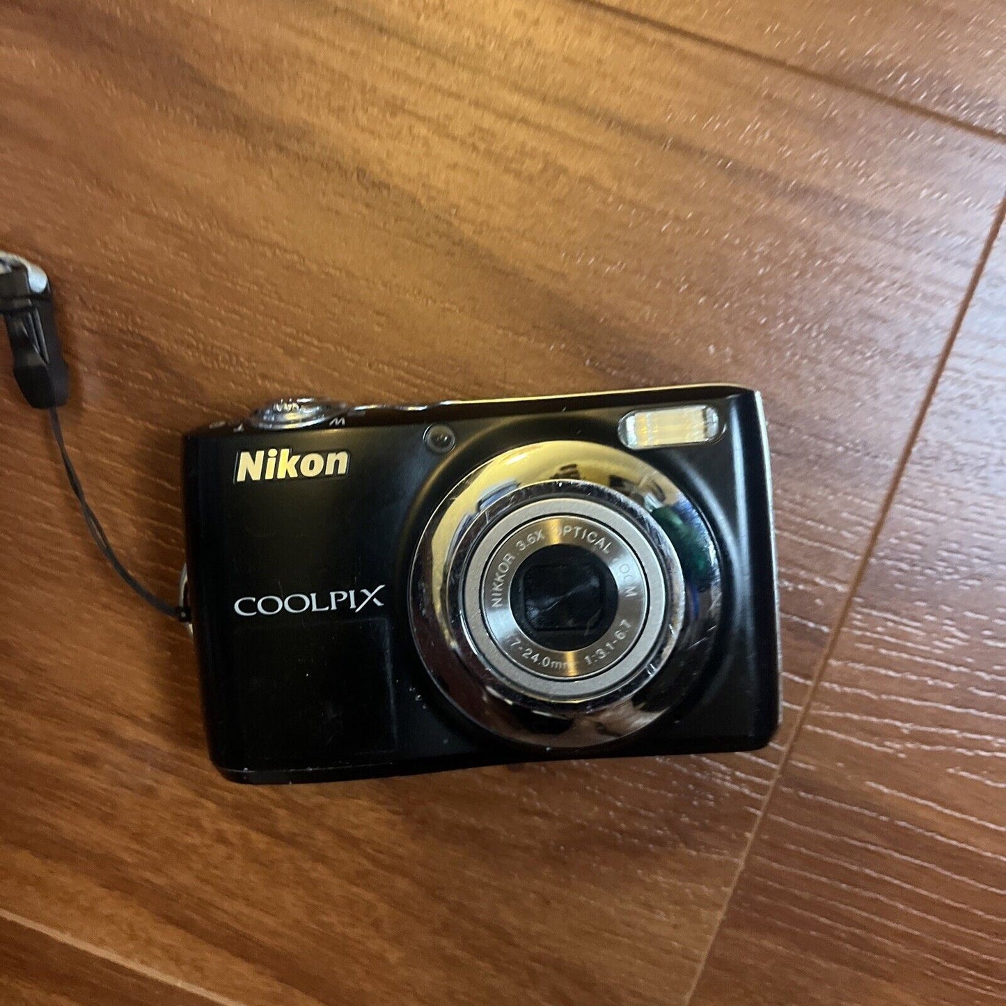 Nikon Coolpix L22 Digital Camera 12MP *Working but Battery lid broken*