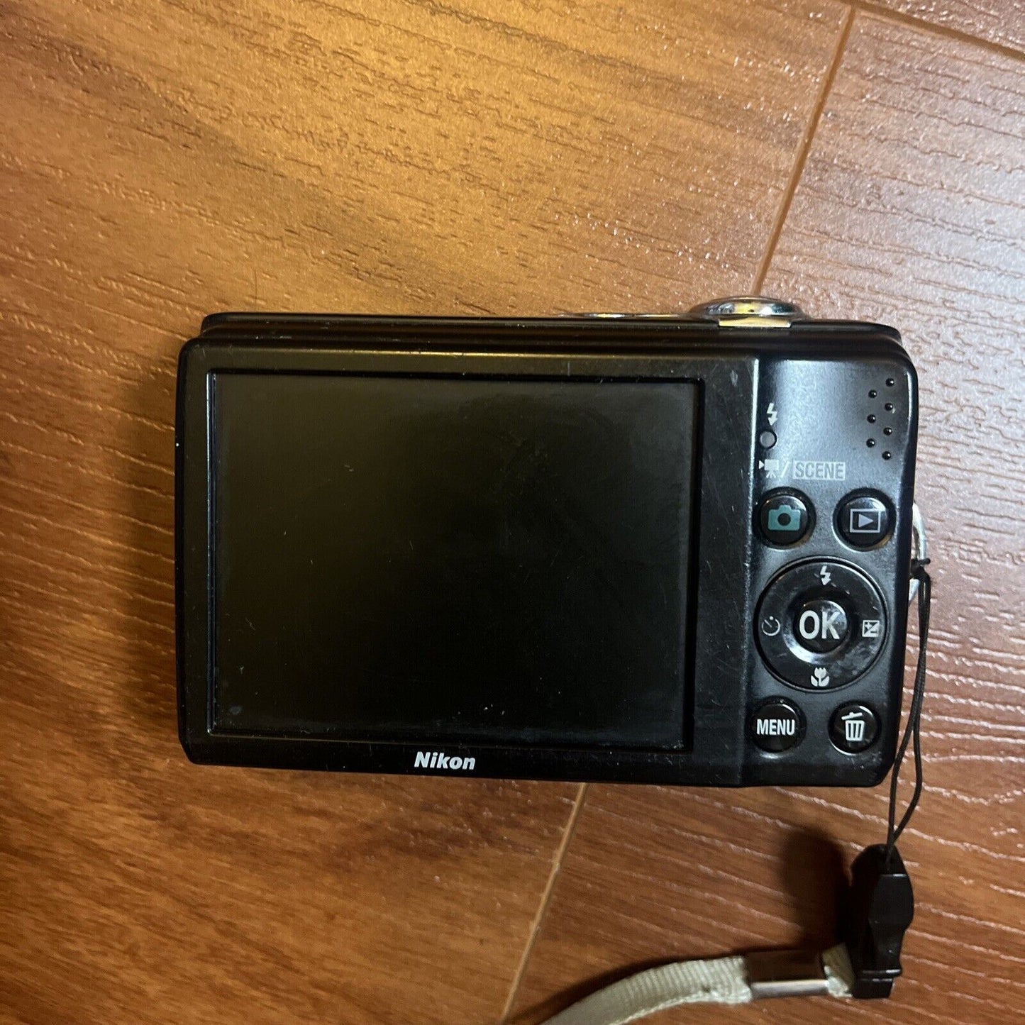 Nikon Coolpix L22 Digital Camera 12MP *Working but Battery lid broken*