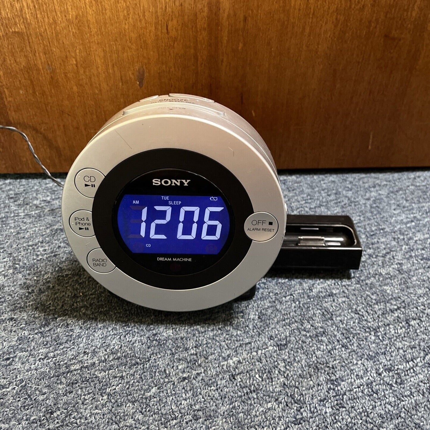 Sony Dream Machine Alarm Click FM/AM Radio CD 30-pin iPod ICF-CD3iP CD Player
