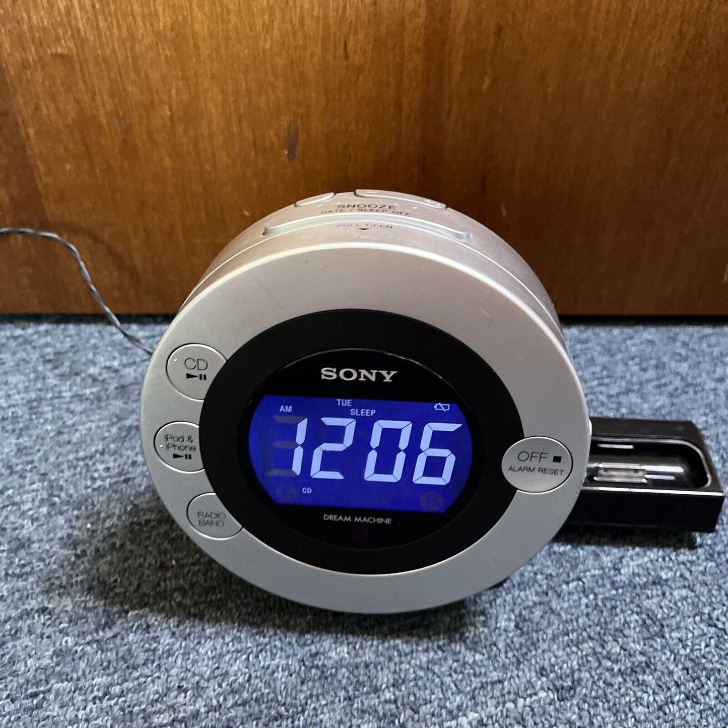 Sony Dream Machine Alarm Click FM/AM Radio CD 30-pin iPod ICF-CD3iP CD Player