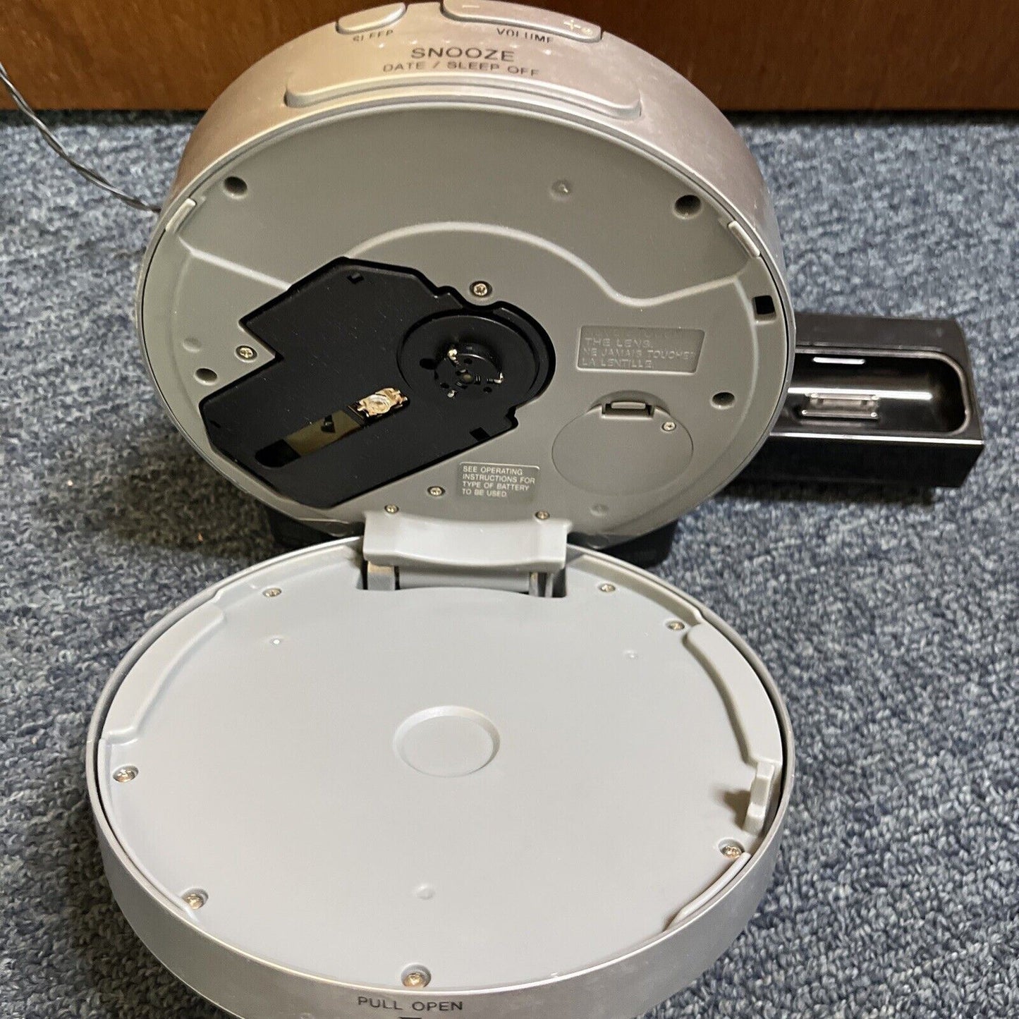 Sony Dream Machine Alarm Click FM/AM Radio CD 30-pin iPod ICF-CD3iP CD Player