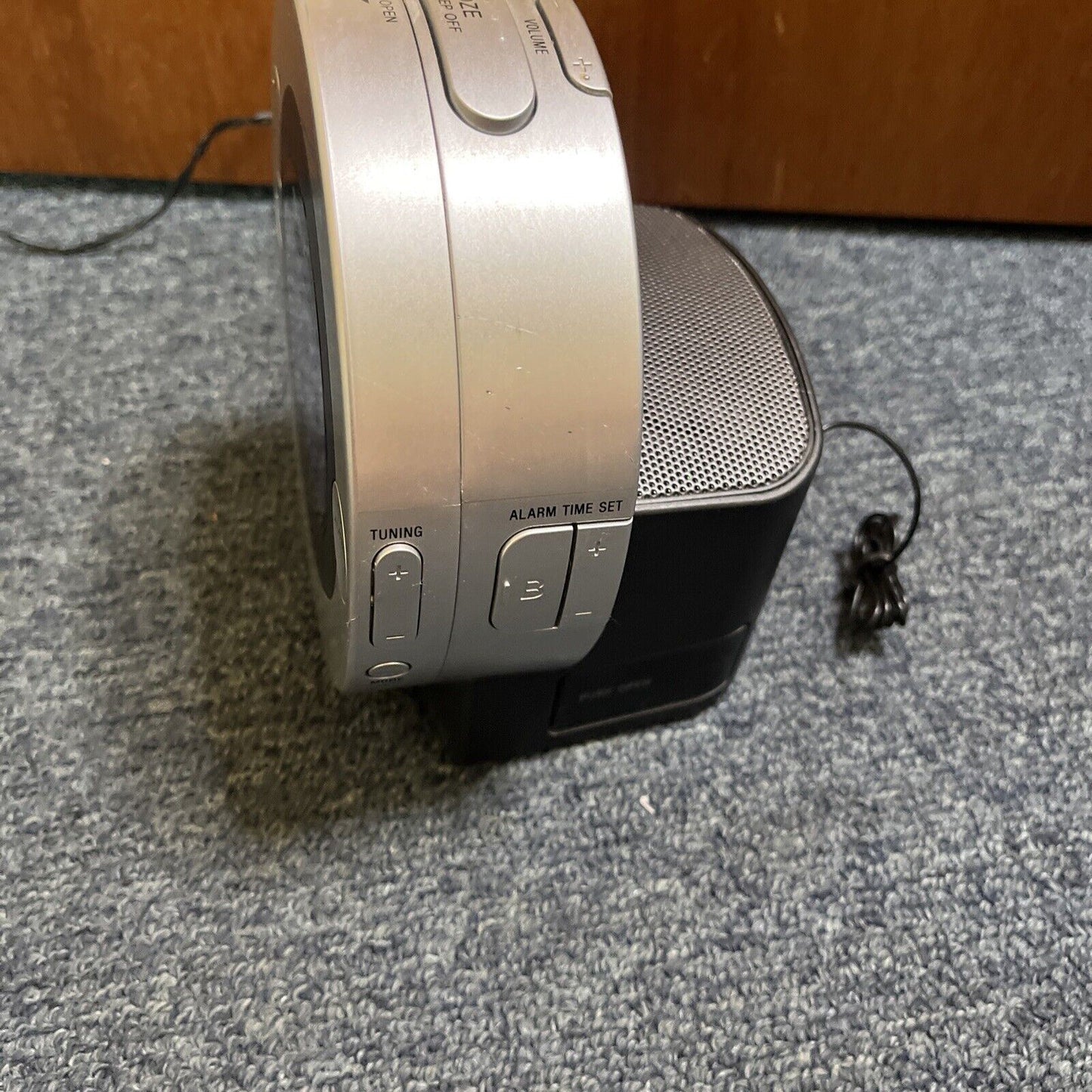 Sony Dream Machine Alarm Click FM/AM Radio CD 30-pin iPod ICF-CD3iP CD Player