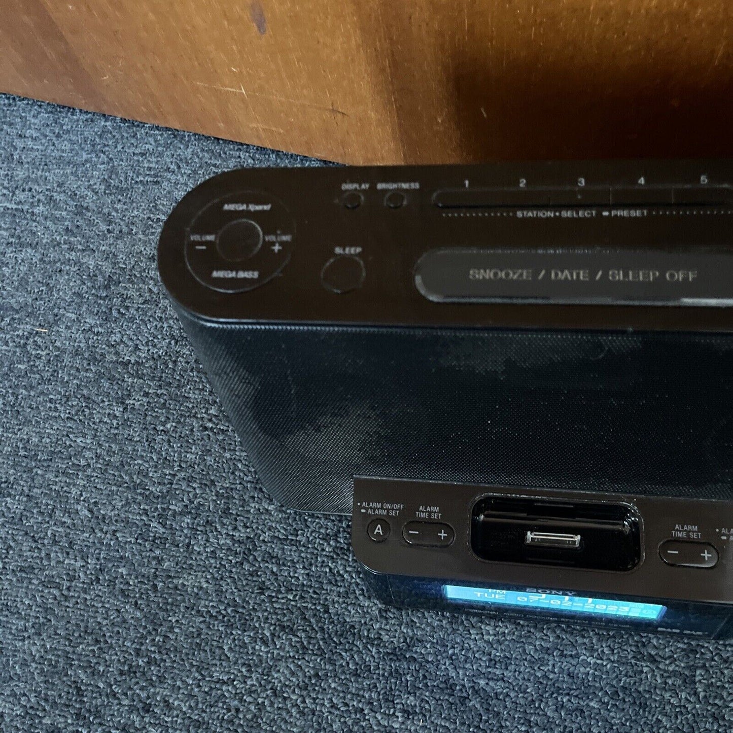 Sony Personal Audio Docking System XDR-DS12iP DAB+ Digital FM Radio 30-pin iPod