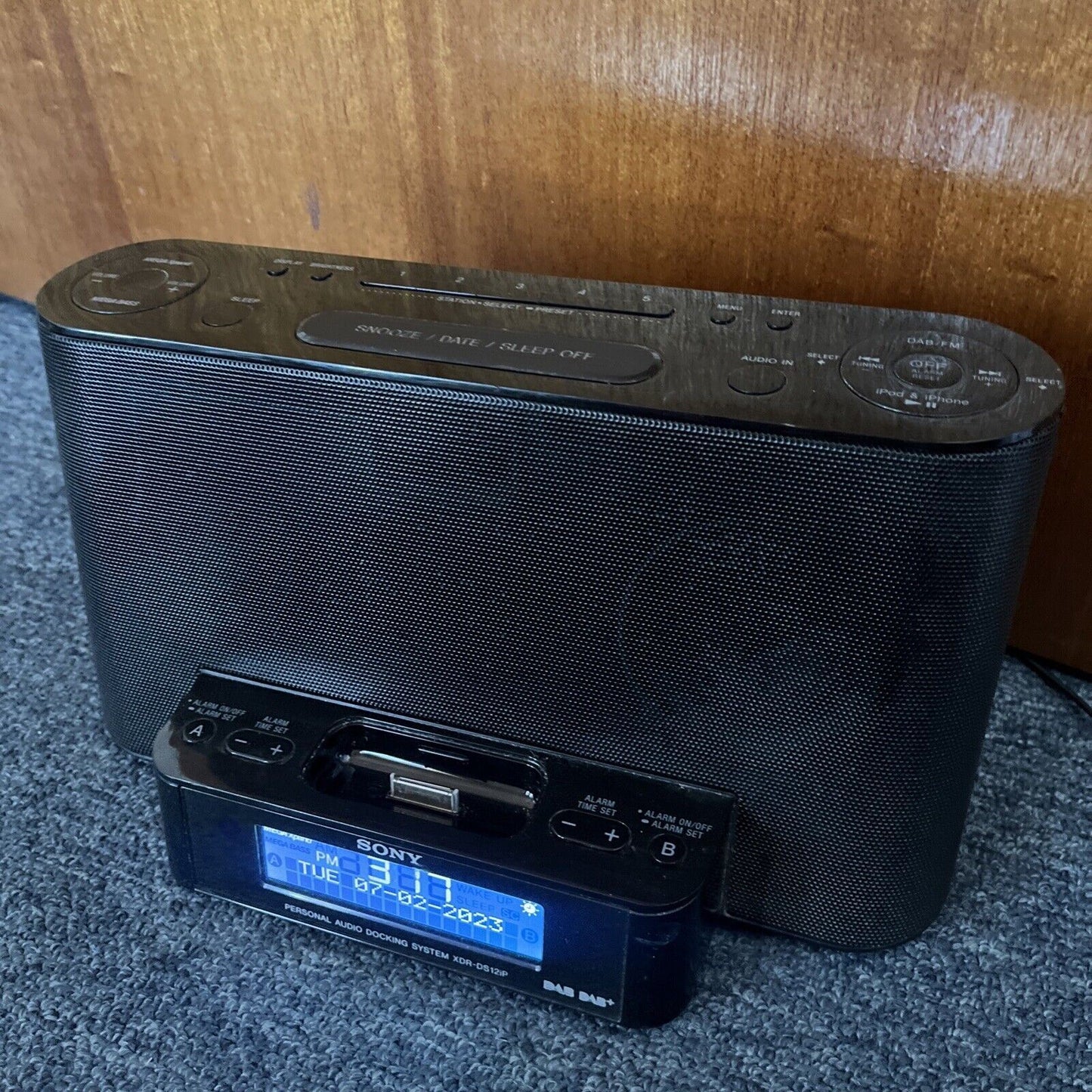 Sony Personal Audio Docking System XDR-DS12iP DAB+ Digital FM Radio 30-pin iPod