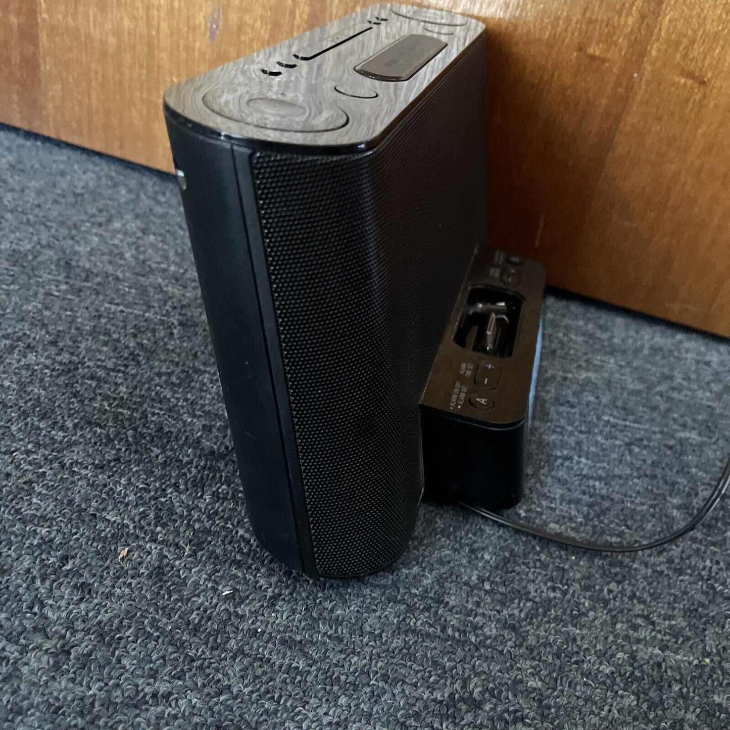 Sony Personal Audio Docking System XDR-DS12iP DAB+ Digital FM Radio 30-pin iPod