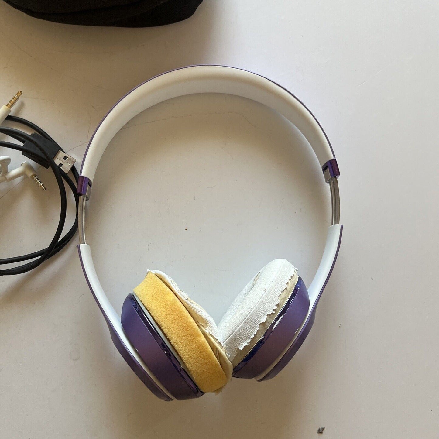 Beats Solo3 Wireless On-Ear Wireless Headphone A1796 *for parts or repair*