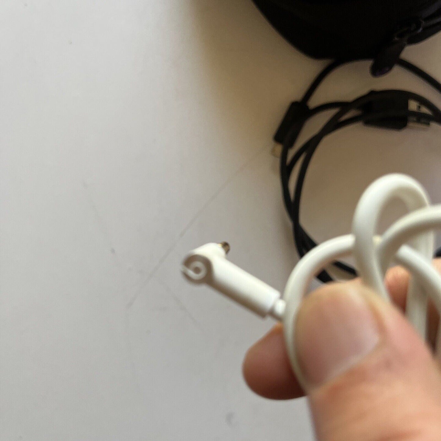 Beats Solo3 Wireless On-Ear Wireless Headphone A1796 *for parts or repair*