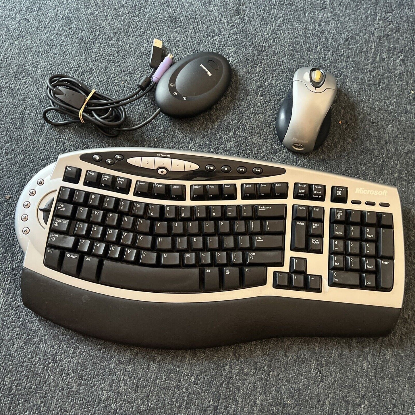 Microsoft Wireless Comfort Keyboard 1.0A 1045 & Wireless Optical Mouse 2.0A 1008