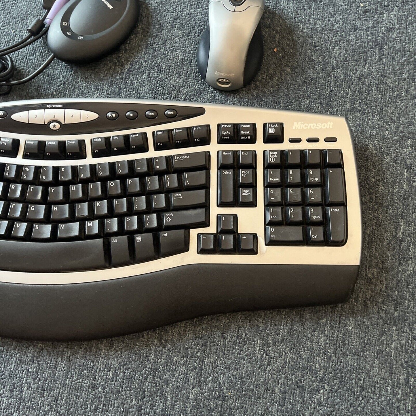 Microsoft Wireless Comfort Keyboard 1.0A 1045 & Wireless Optical Mouse 2.0A 1008